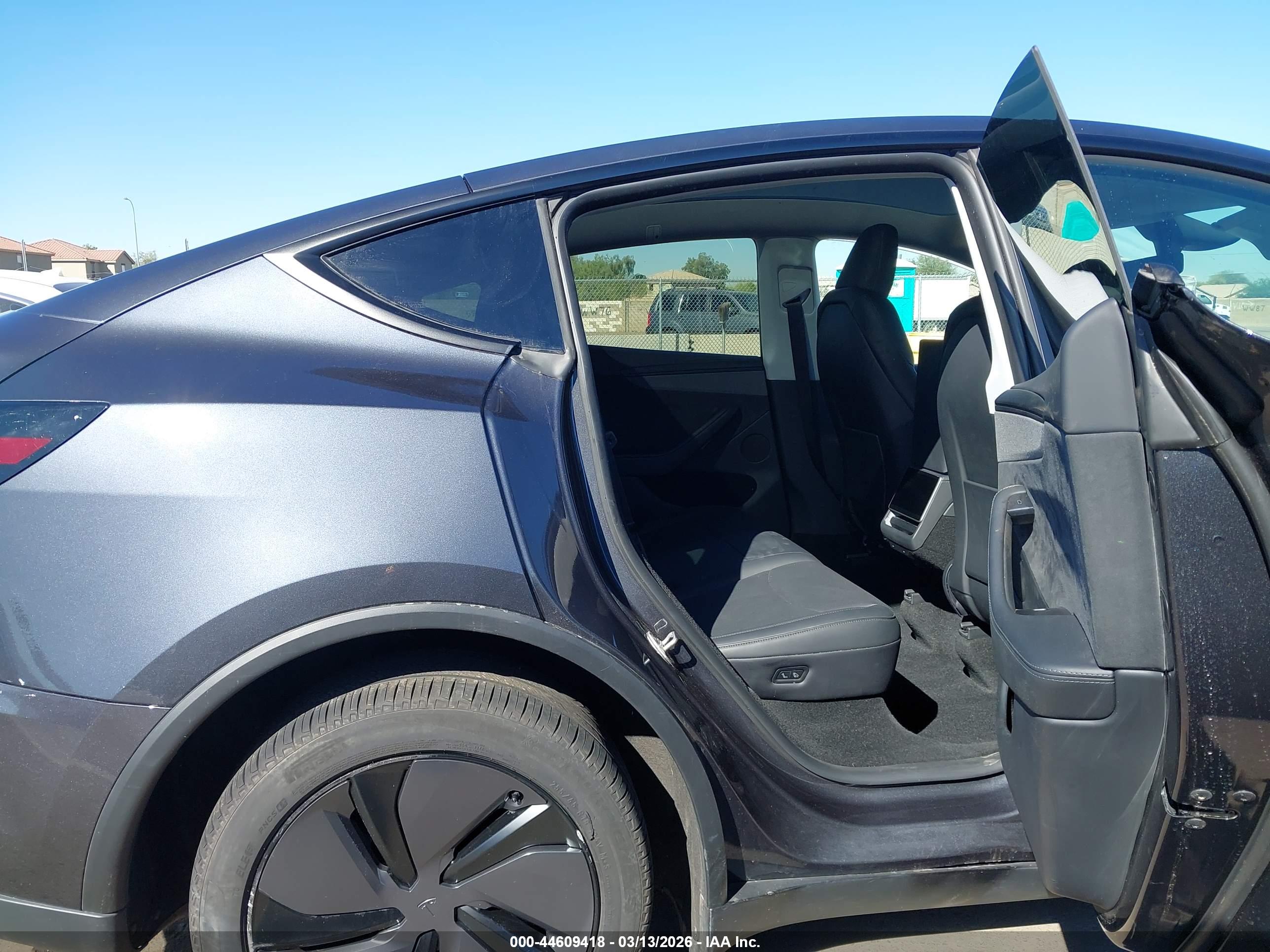 TESLA MODEL image 8