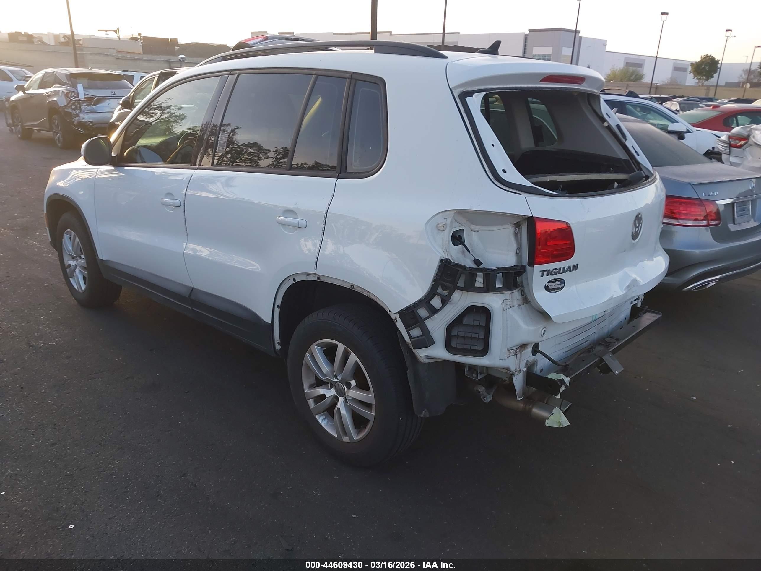 VOLKSWAGEN TIGUAN image 3