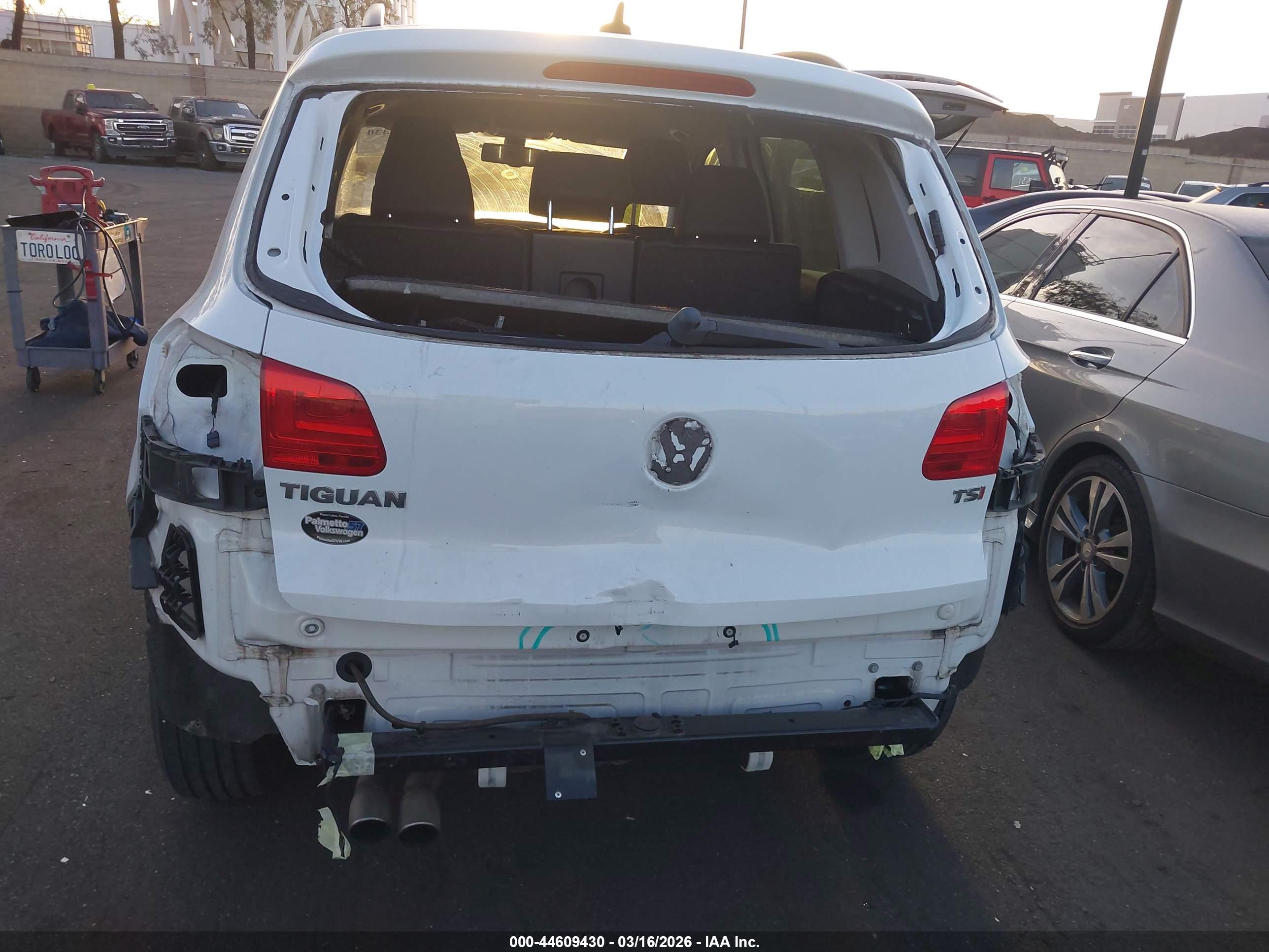 VOLKSWAGEN TIGUAN image 6