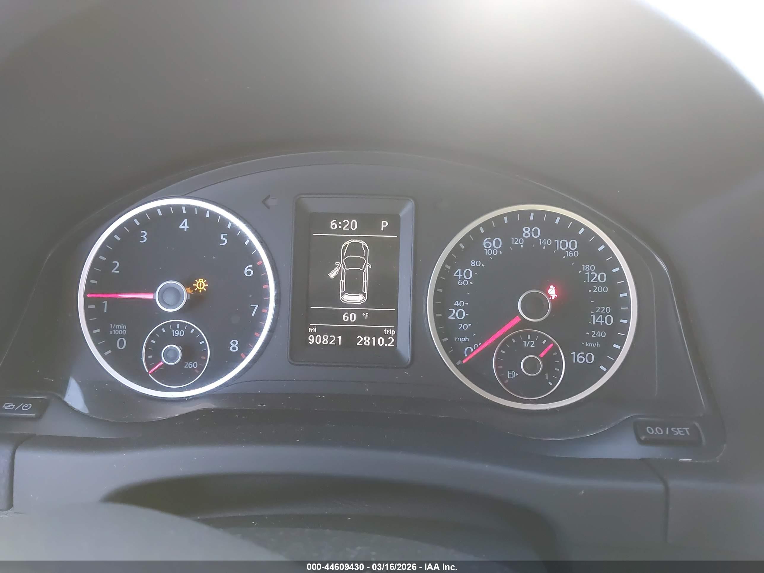 VOLKSWAGEN TIGUAN image 7