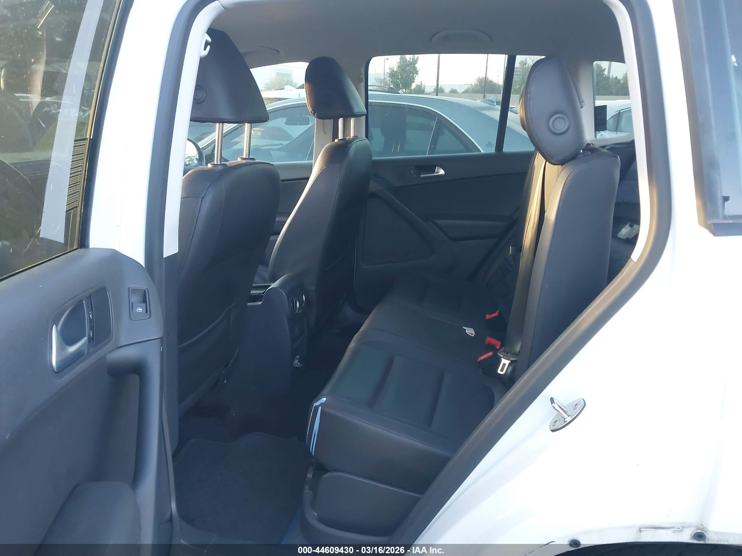 VOLKSWAGEN TIGUAN image 8