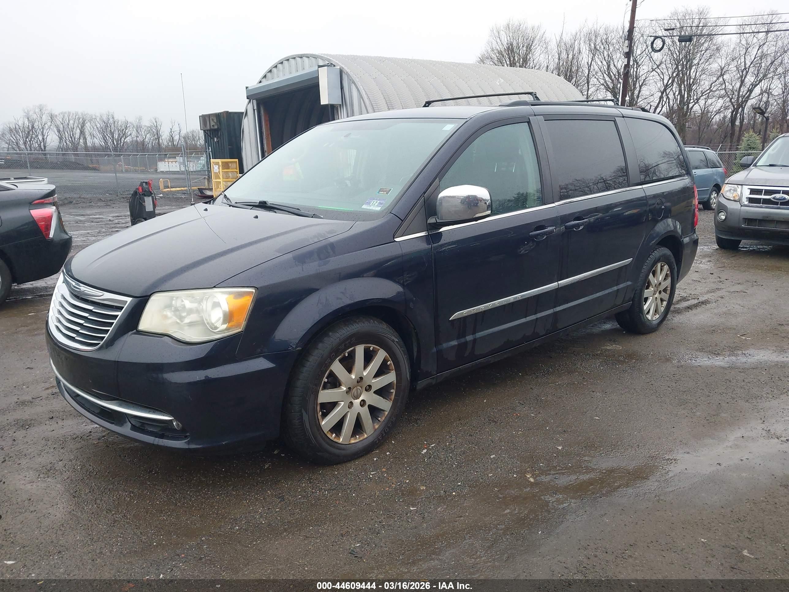 CHRYSLER TOWN image 2