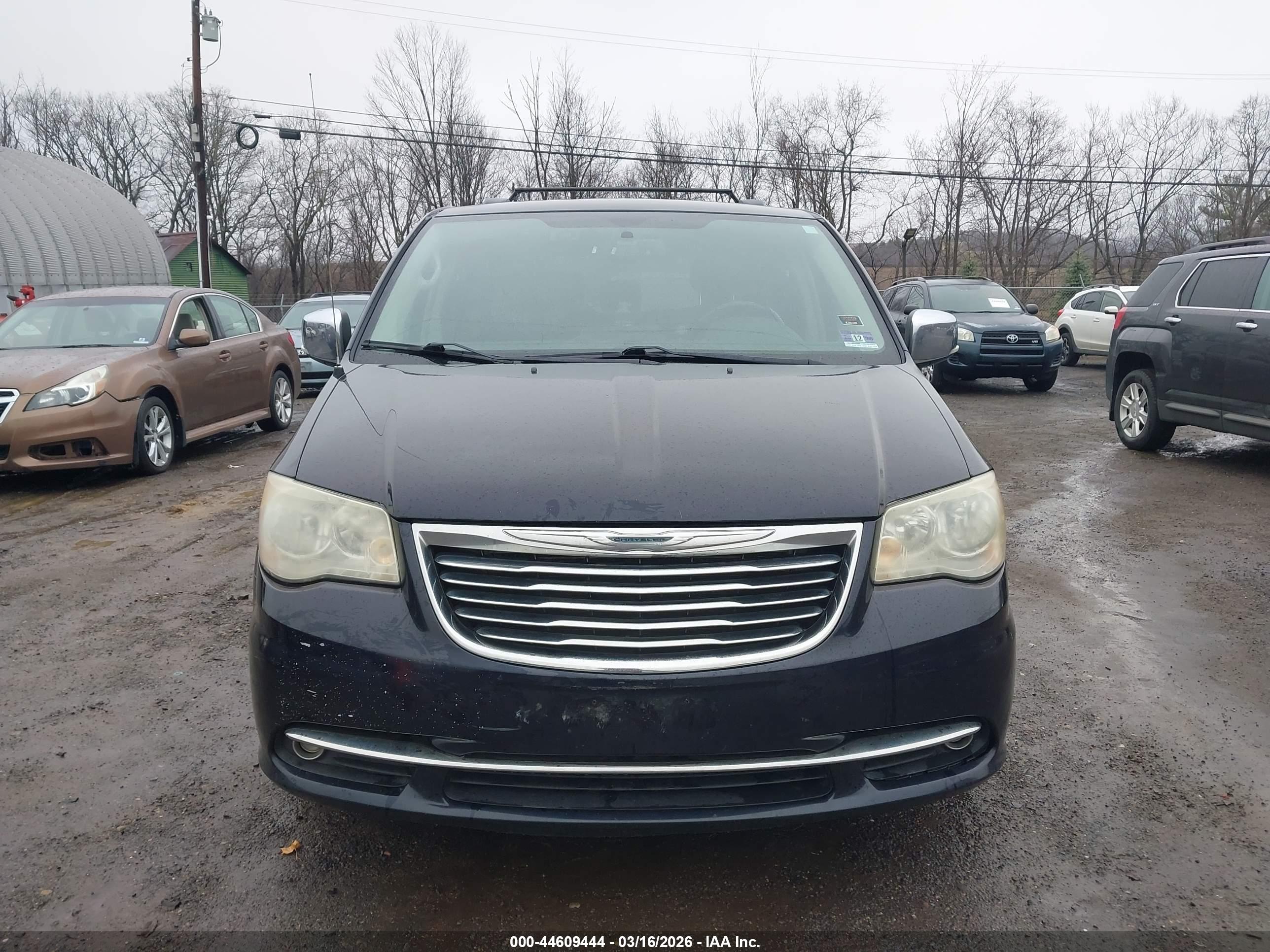 CHRYSLER TOWN image 6