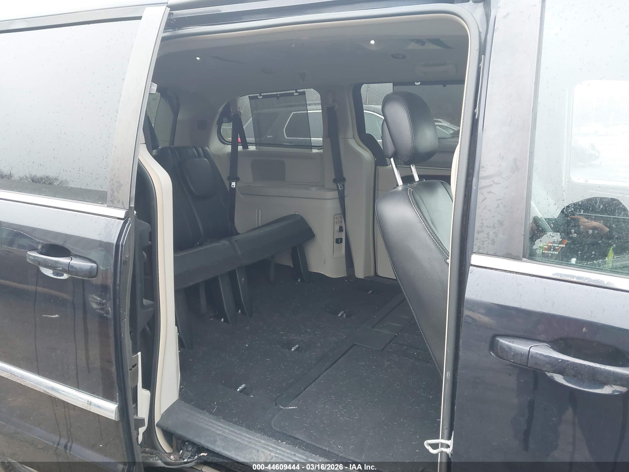 CHRYSLER TOWN image 8