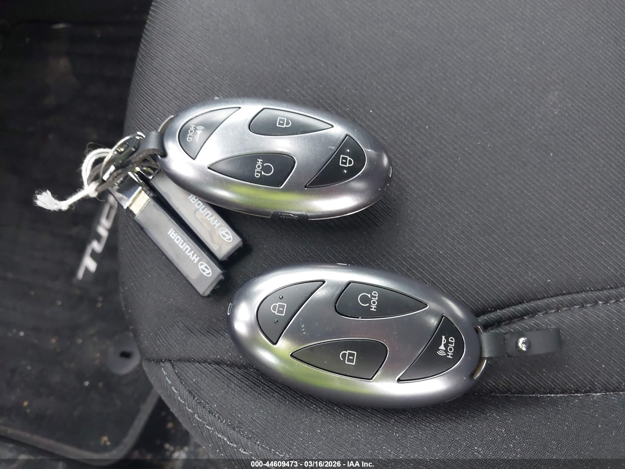 HYUNDAI TUCSON image 11