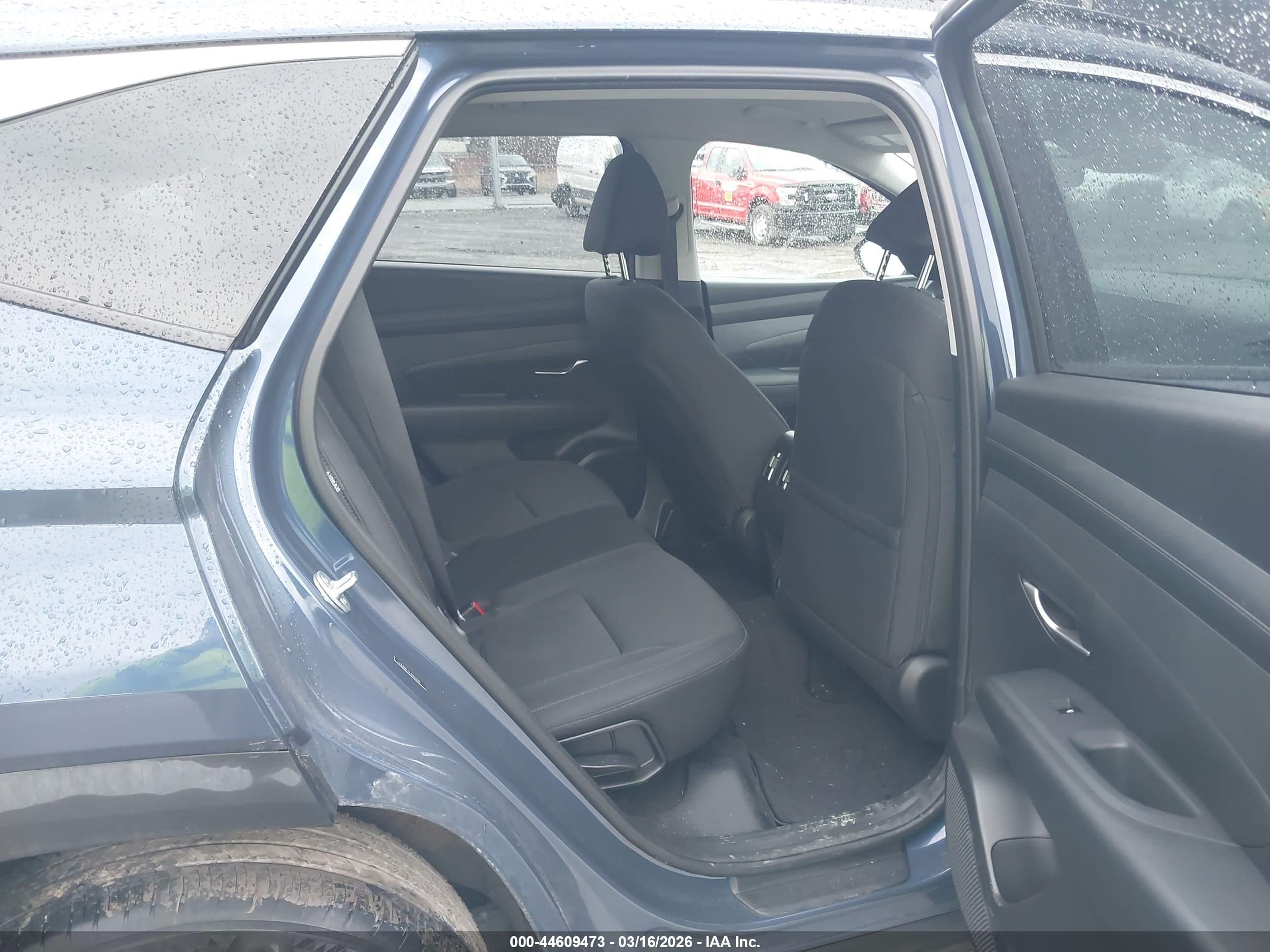 HYUNDAI TUCSON image 8