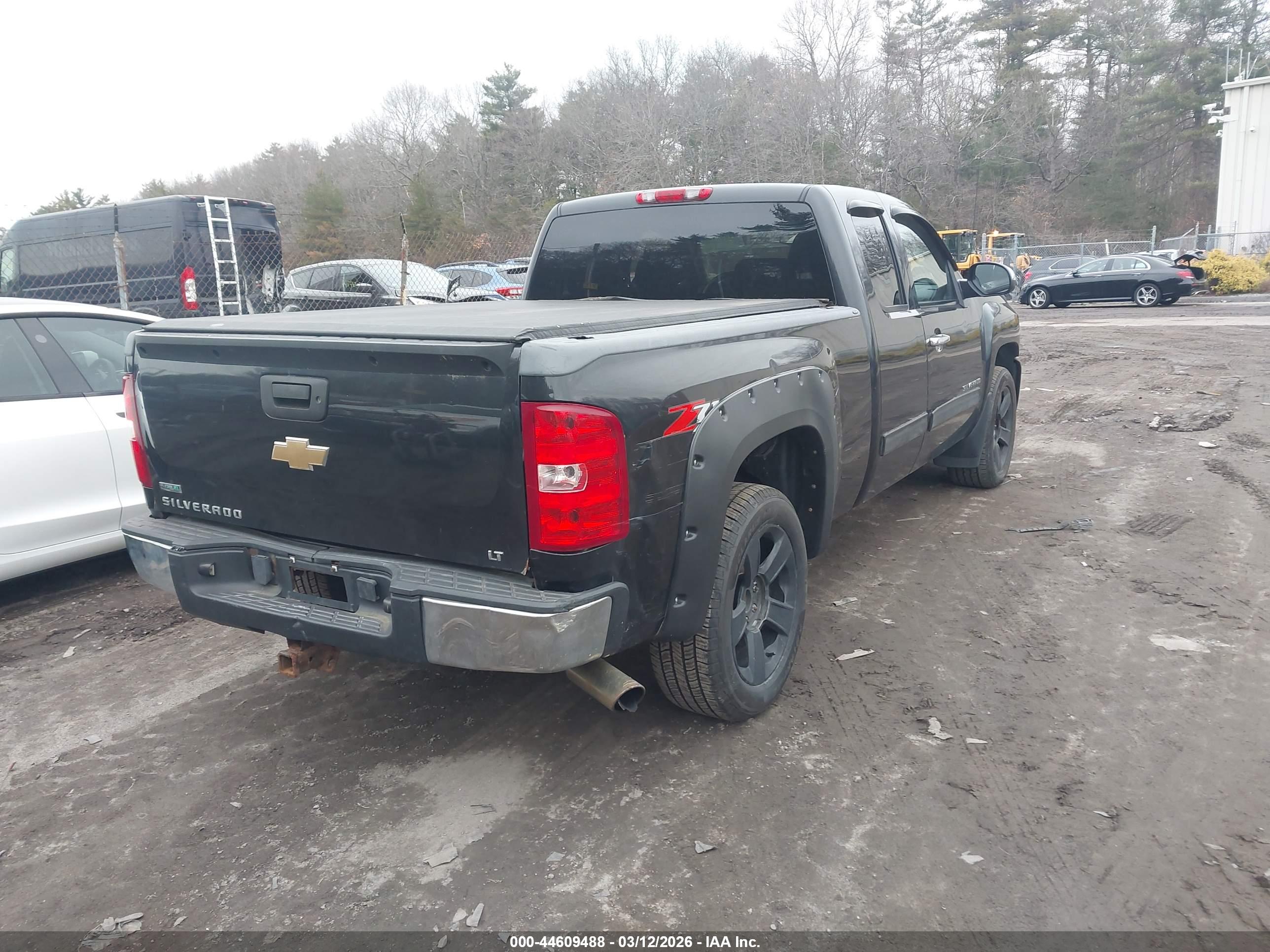 CHEVROLET SILVERADO image 4