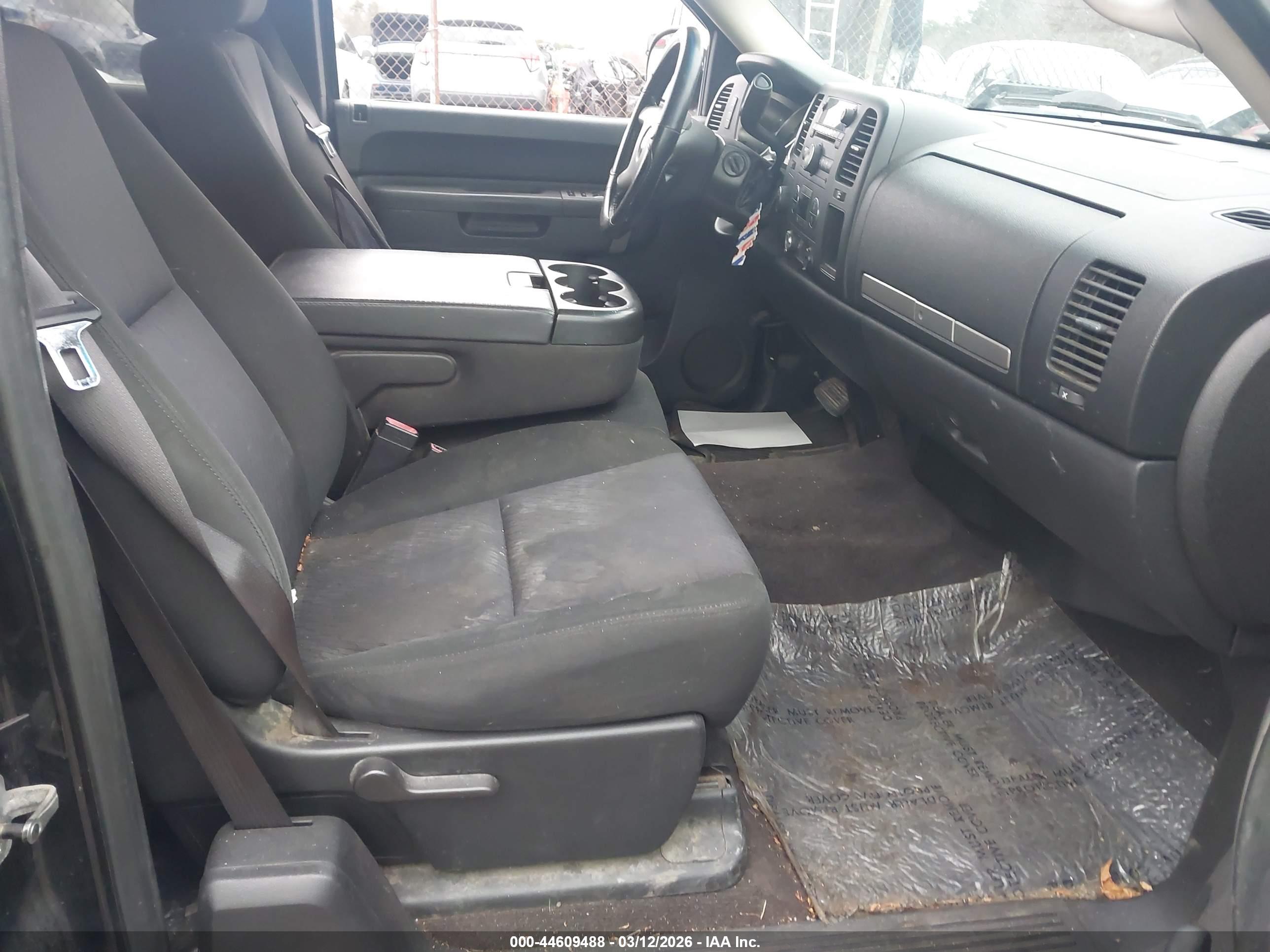 CHEVROLET SILVERADO image 5