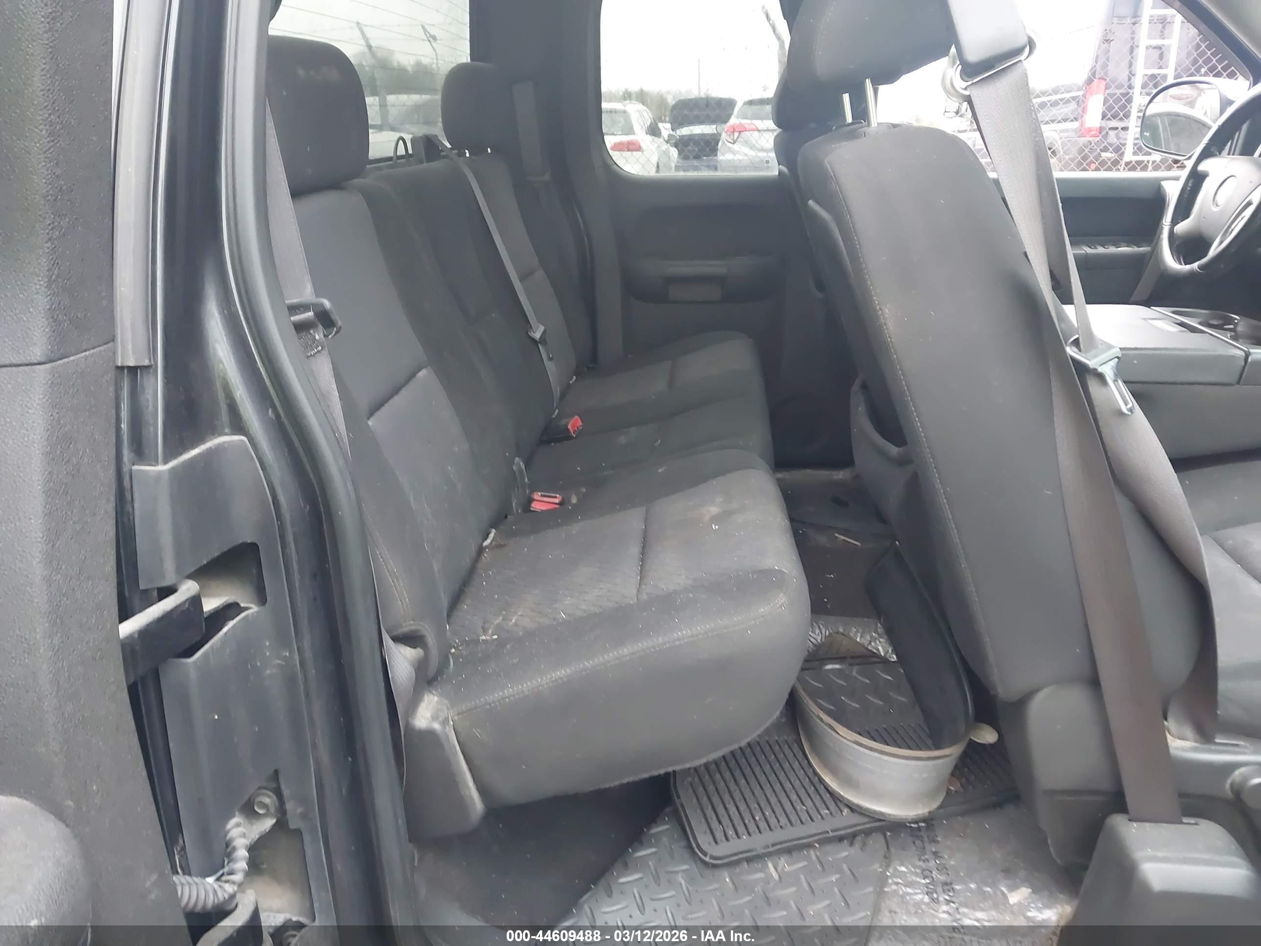 CHEVROLET SILVERADO image 8