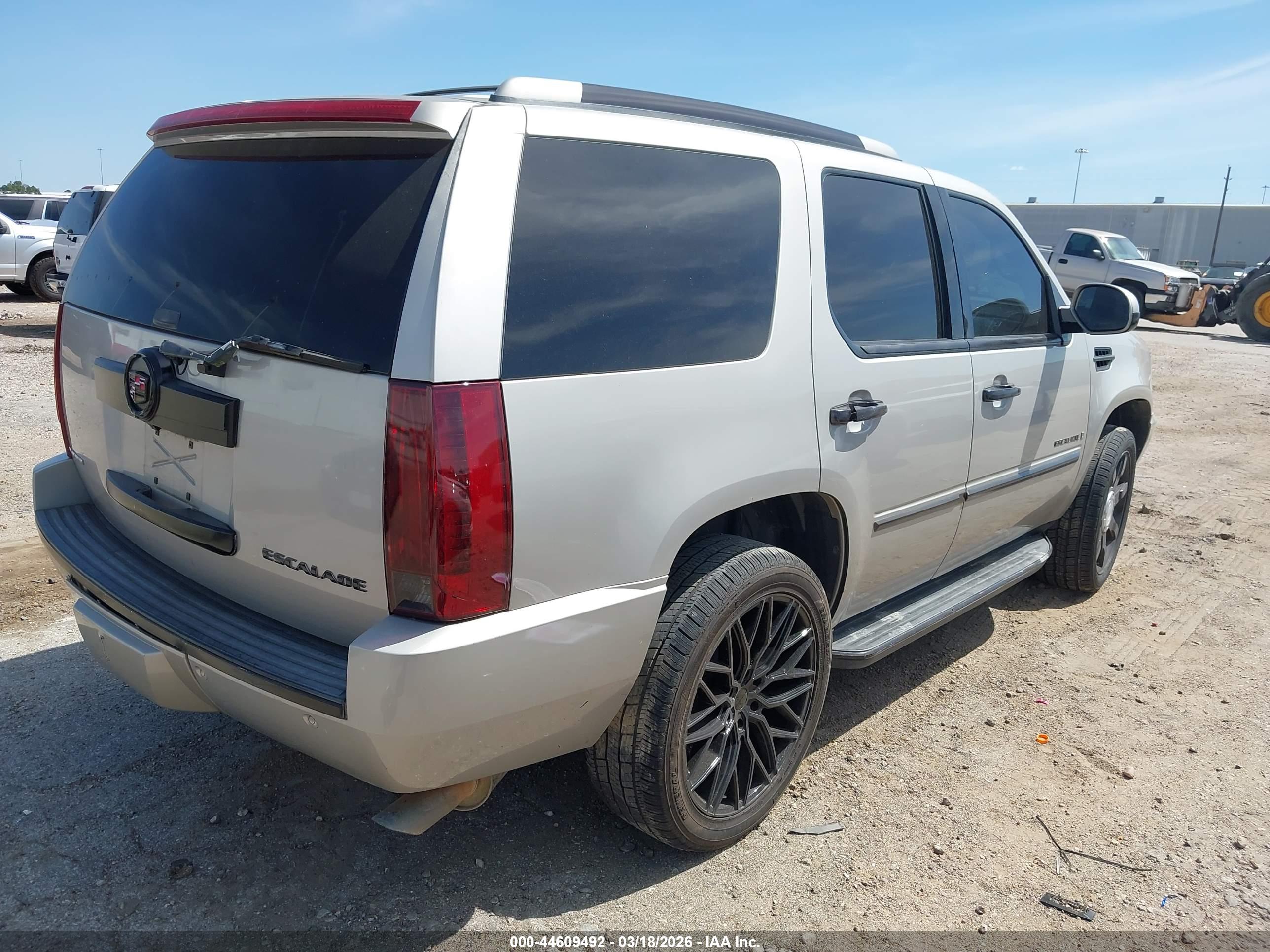 CADILLAC ESCALADE image 4