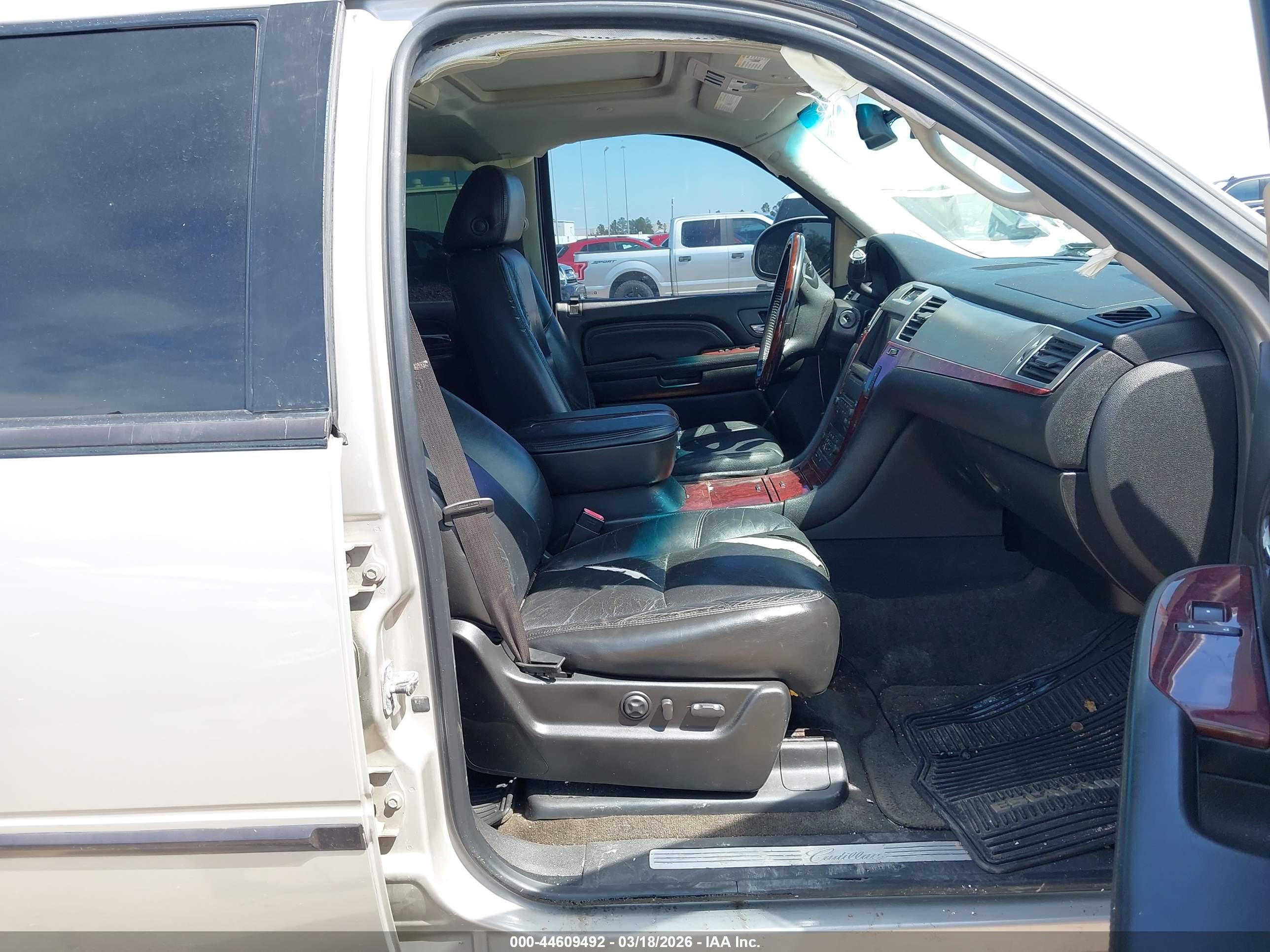 CADILLAC ESCALADE image 5