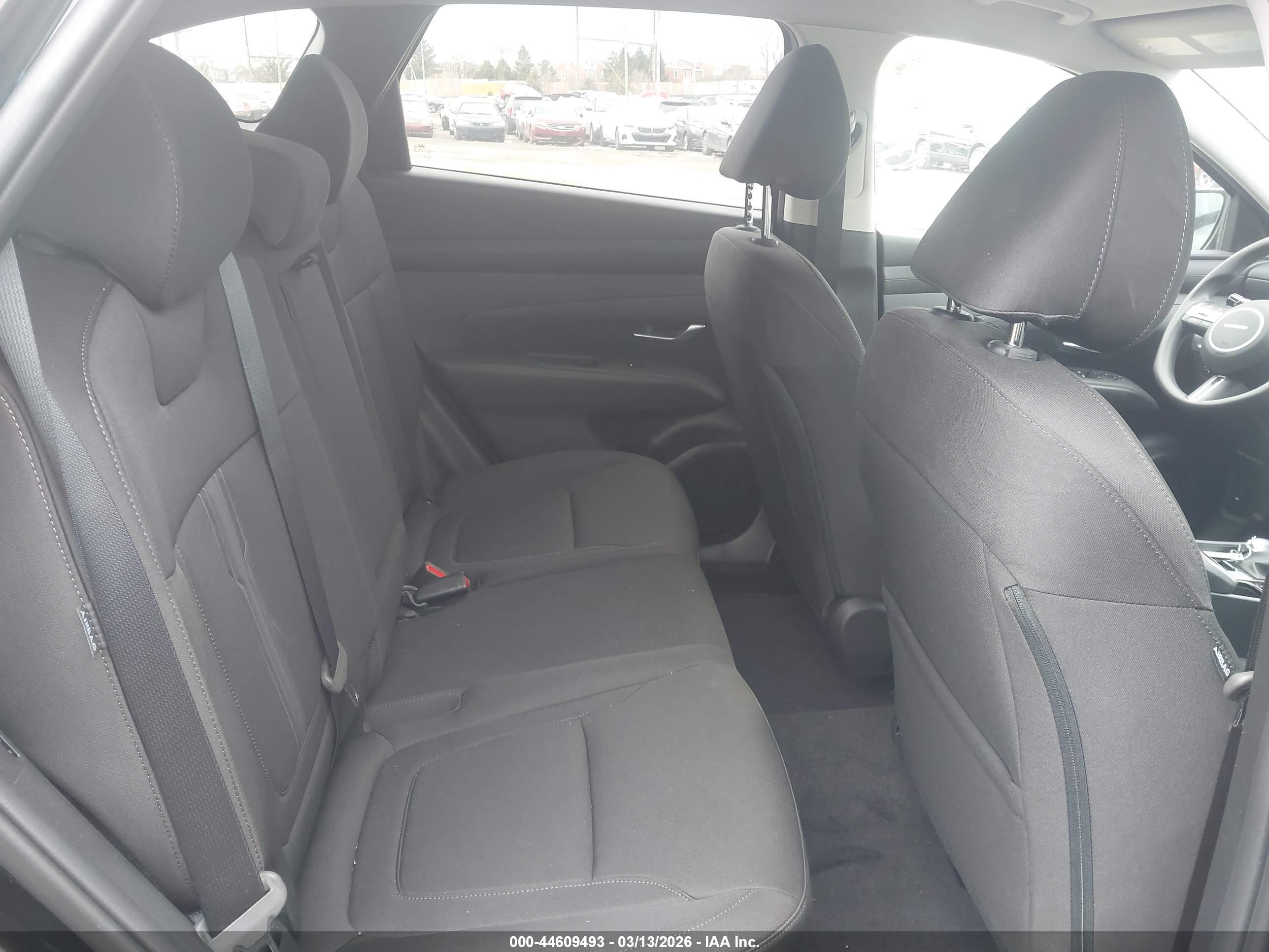 HYUNDAI TUCSON image 8