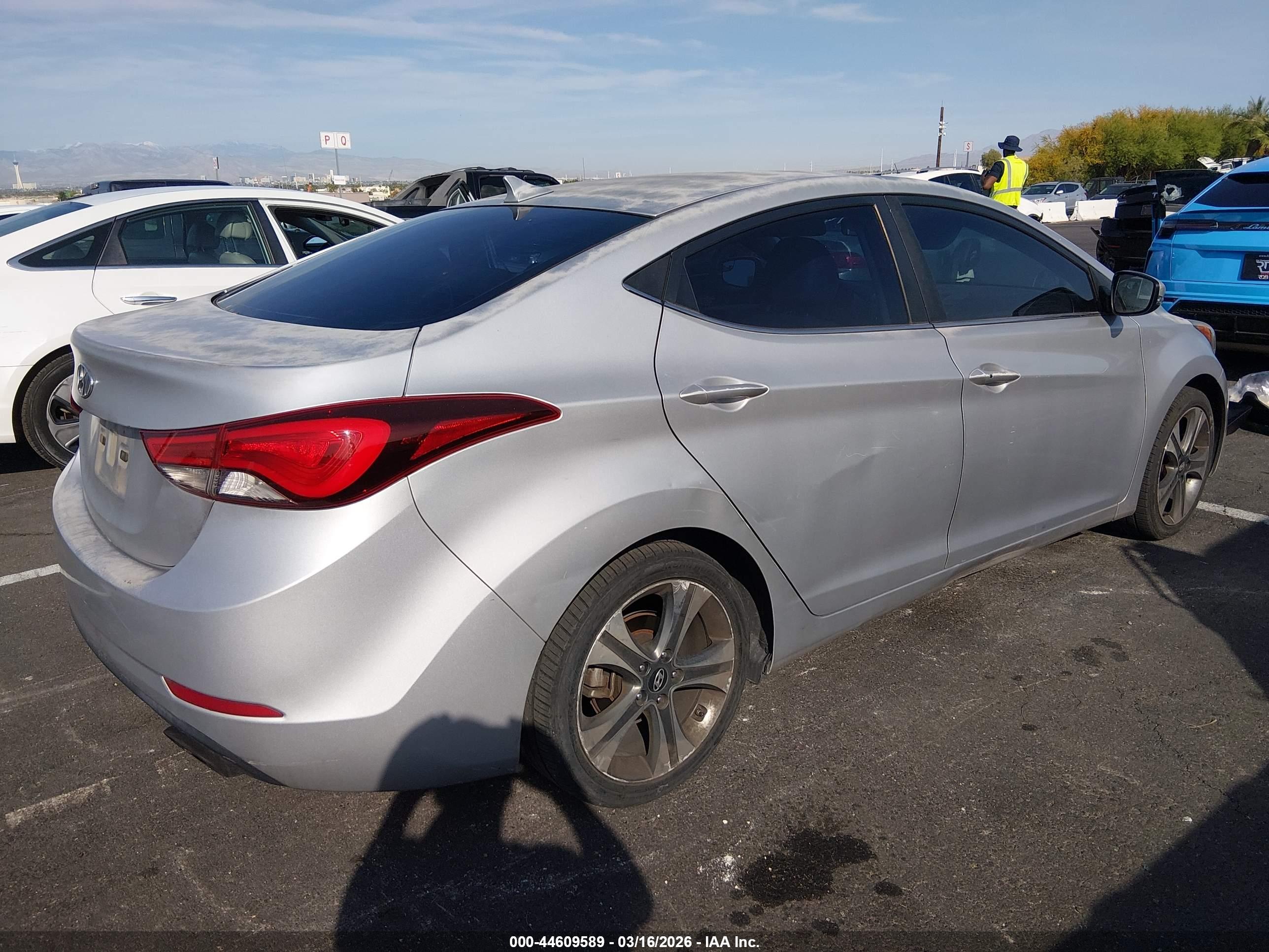 HYUNDAI ELANTRA image 4