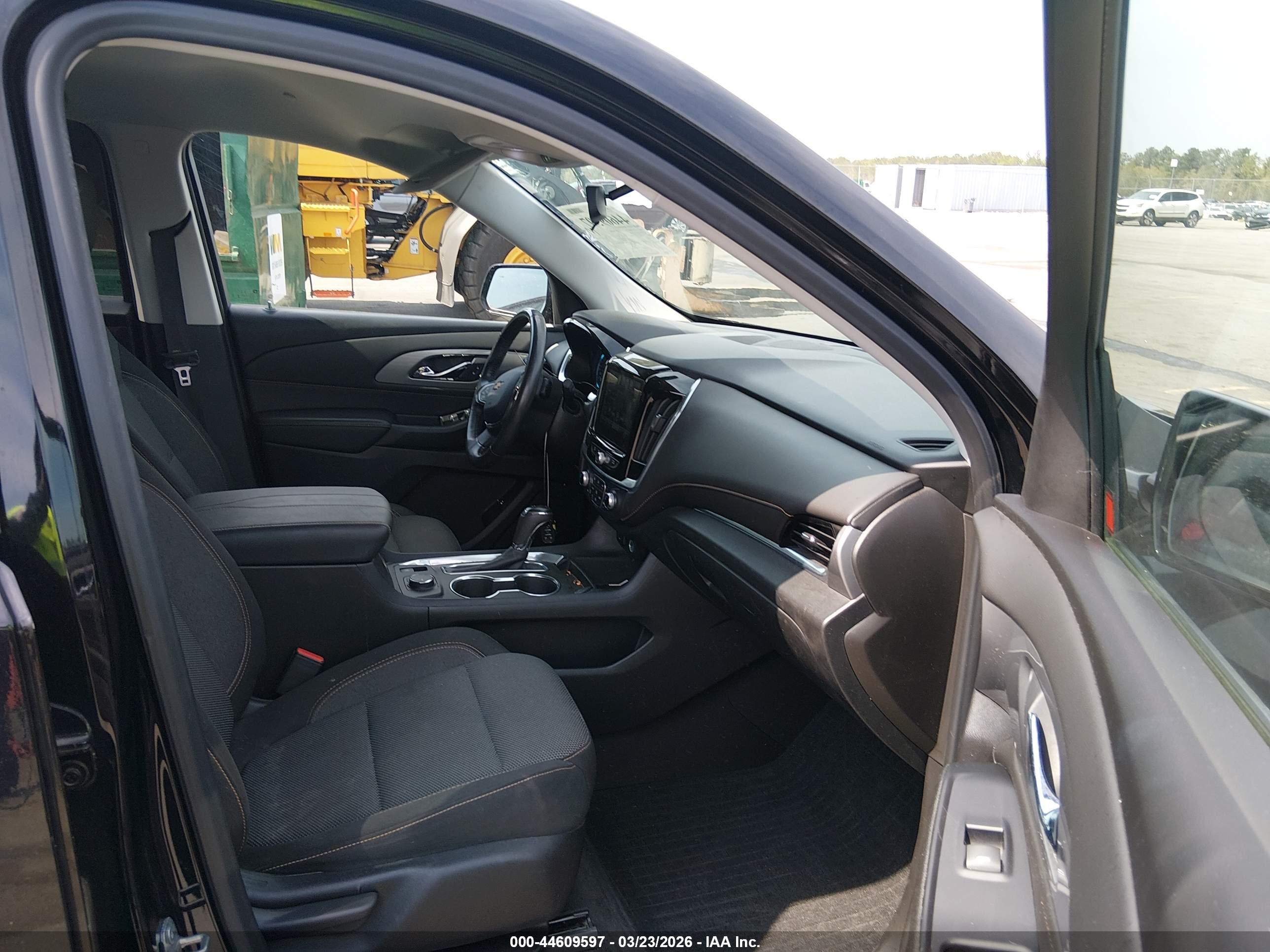 CHEVROLET TRAVERSE image 5