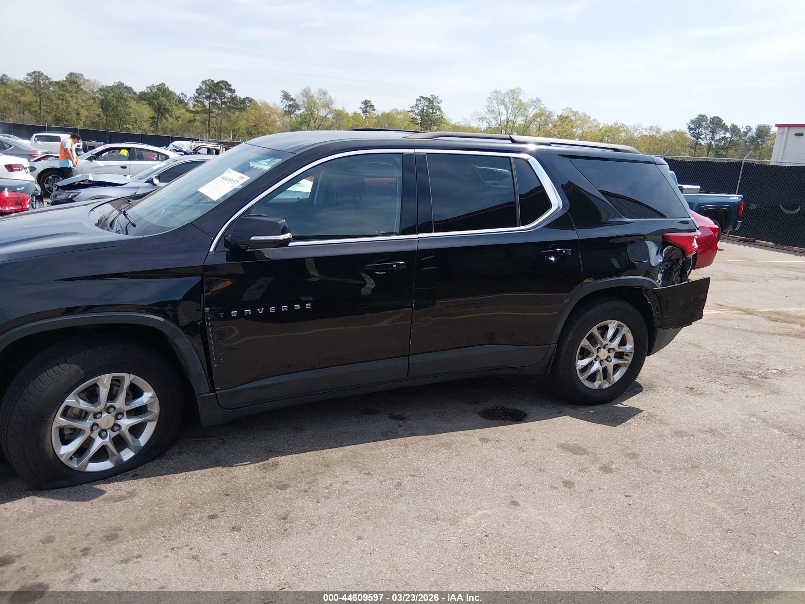 CHEVROLET TRAVERSE image 6