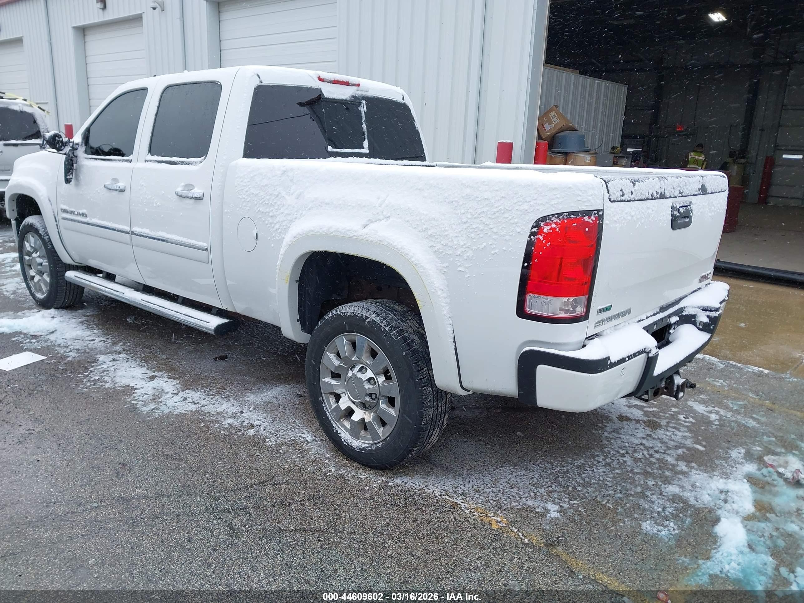 GMC SIERRA image 3