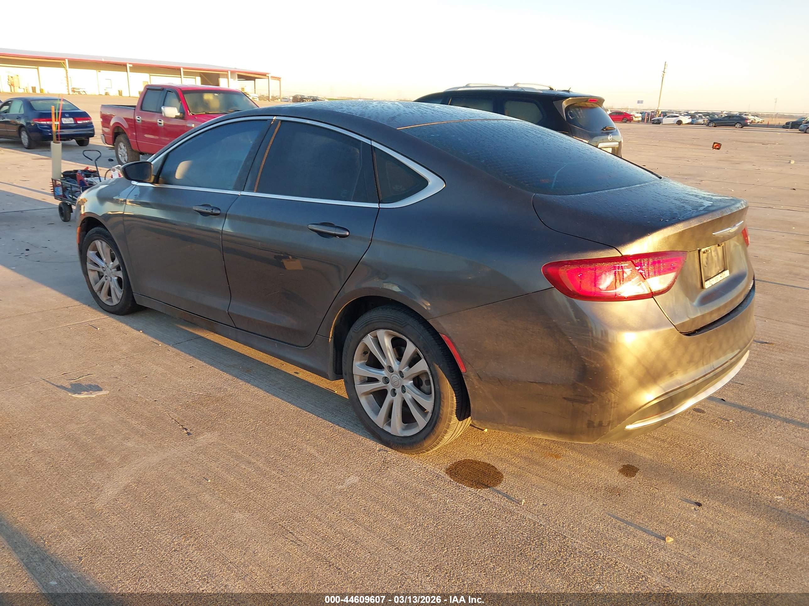 CHRYSLER 200 image 3