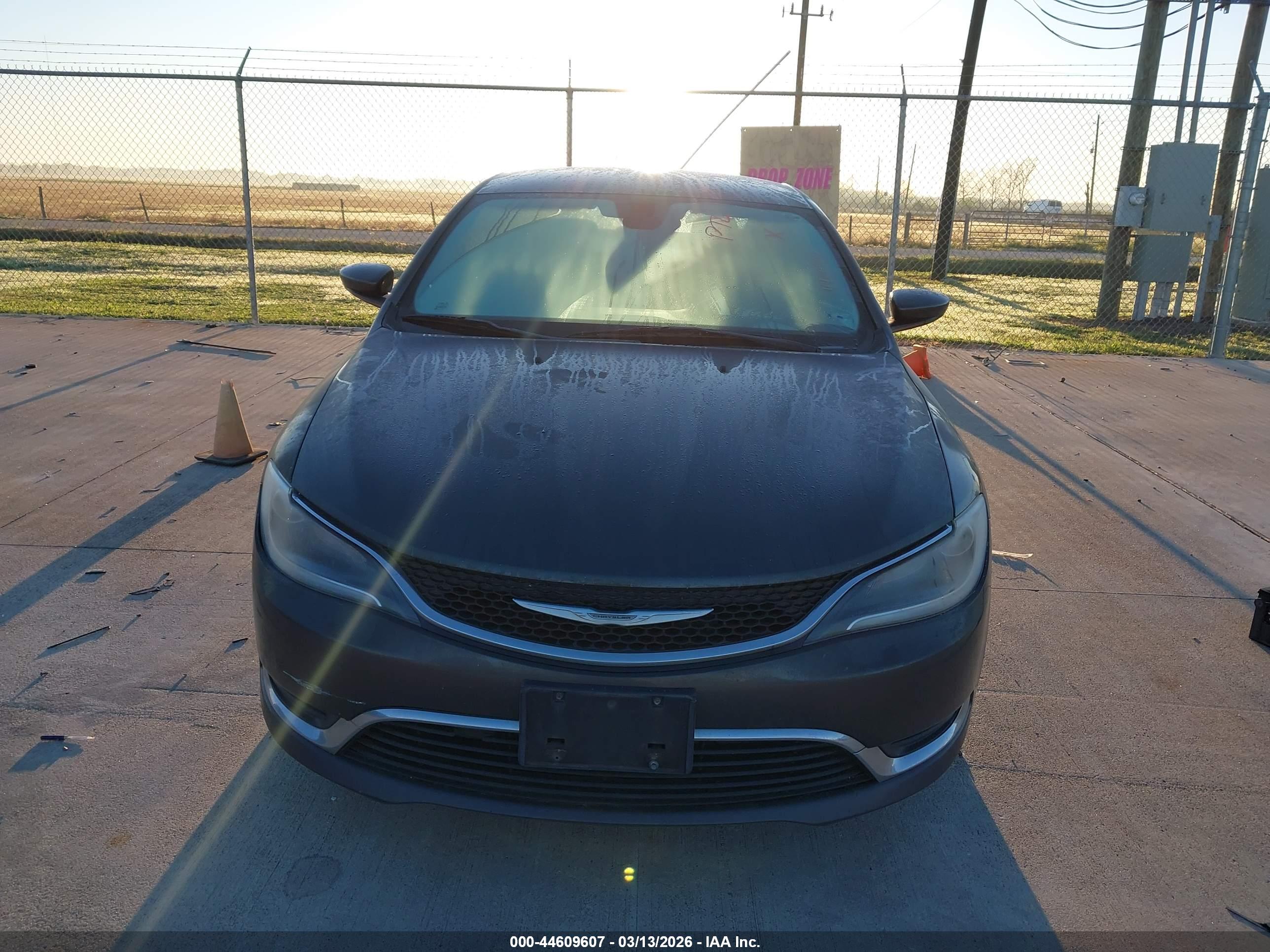 CHRYSLER 200 image 6