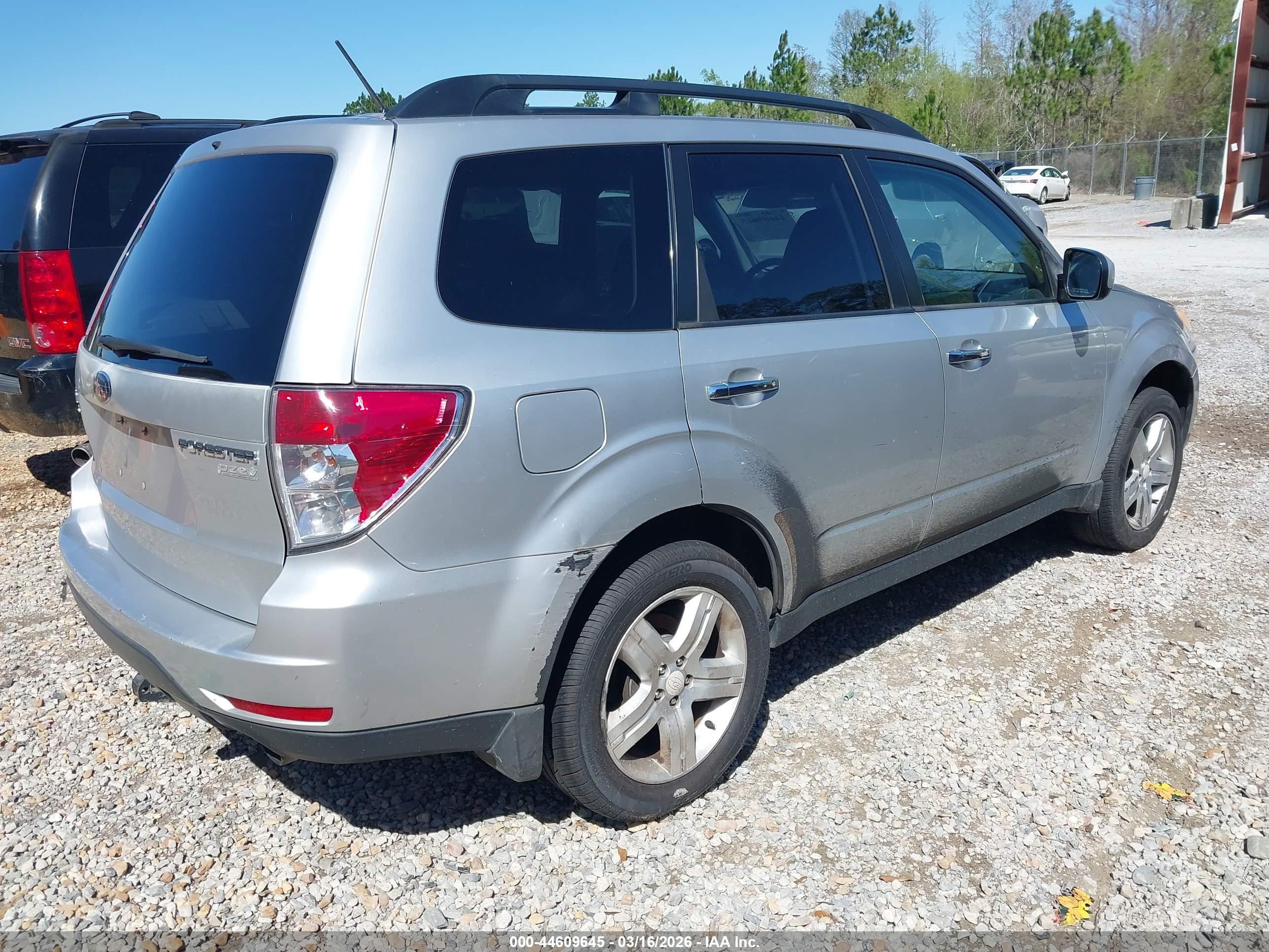 SUBARU FORESTER image 4