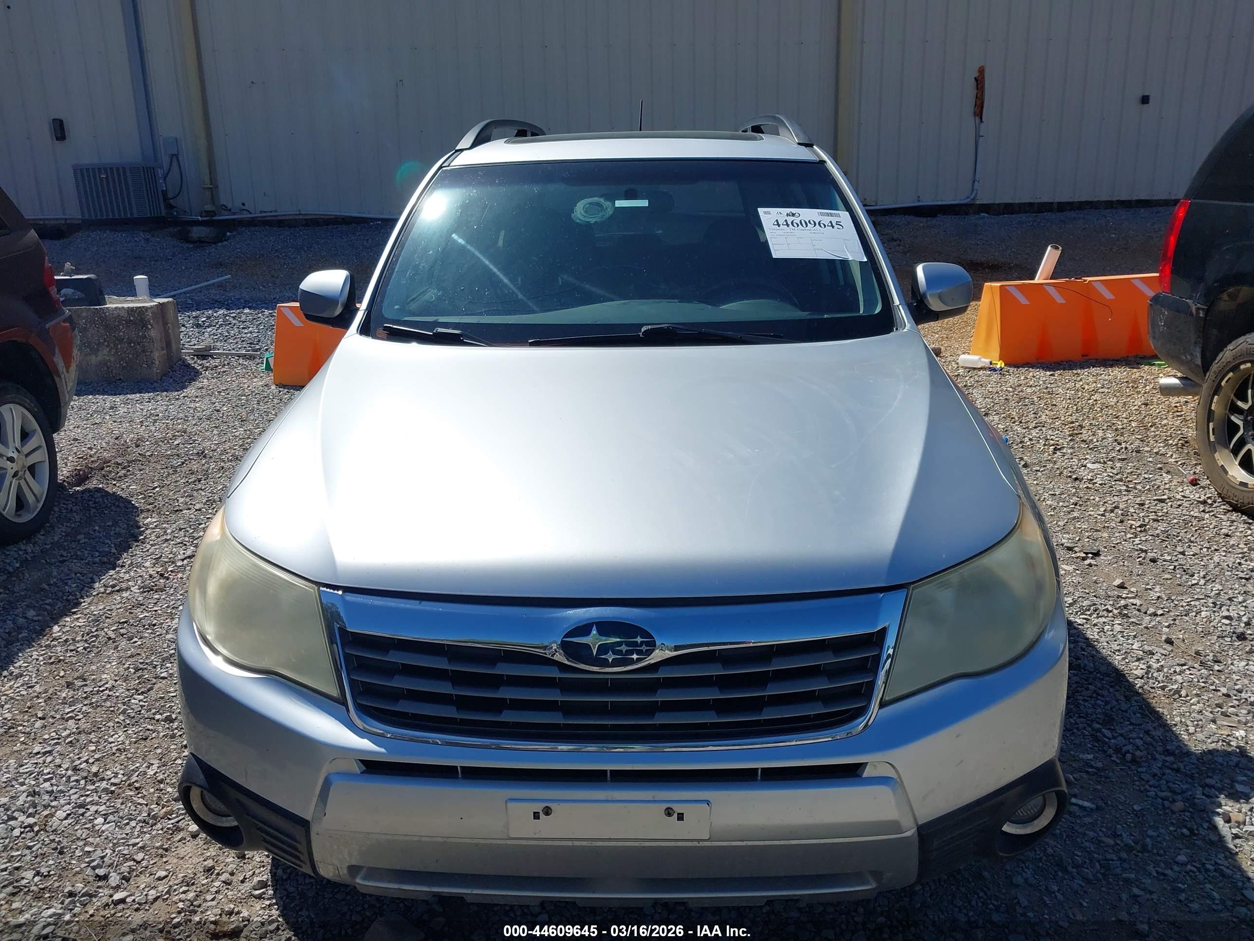 SUBARU FORESTER image 6