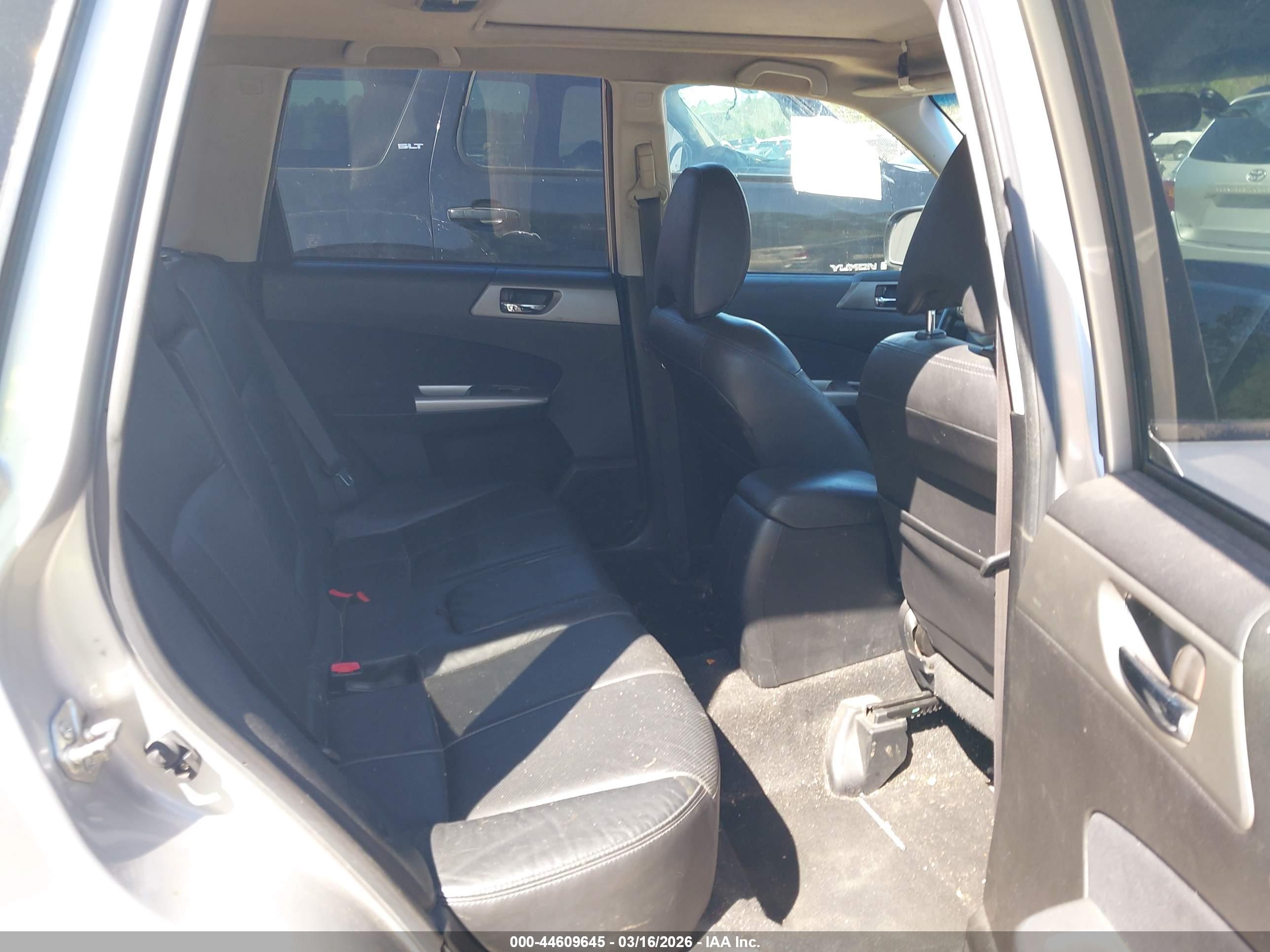 SUBARU FORESTER image 8