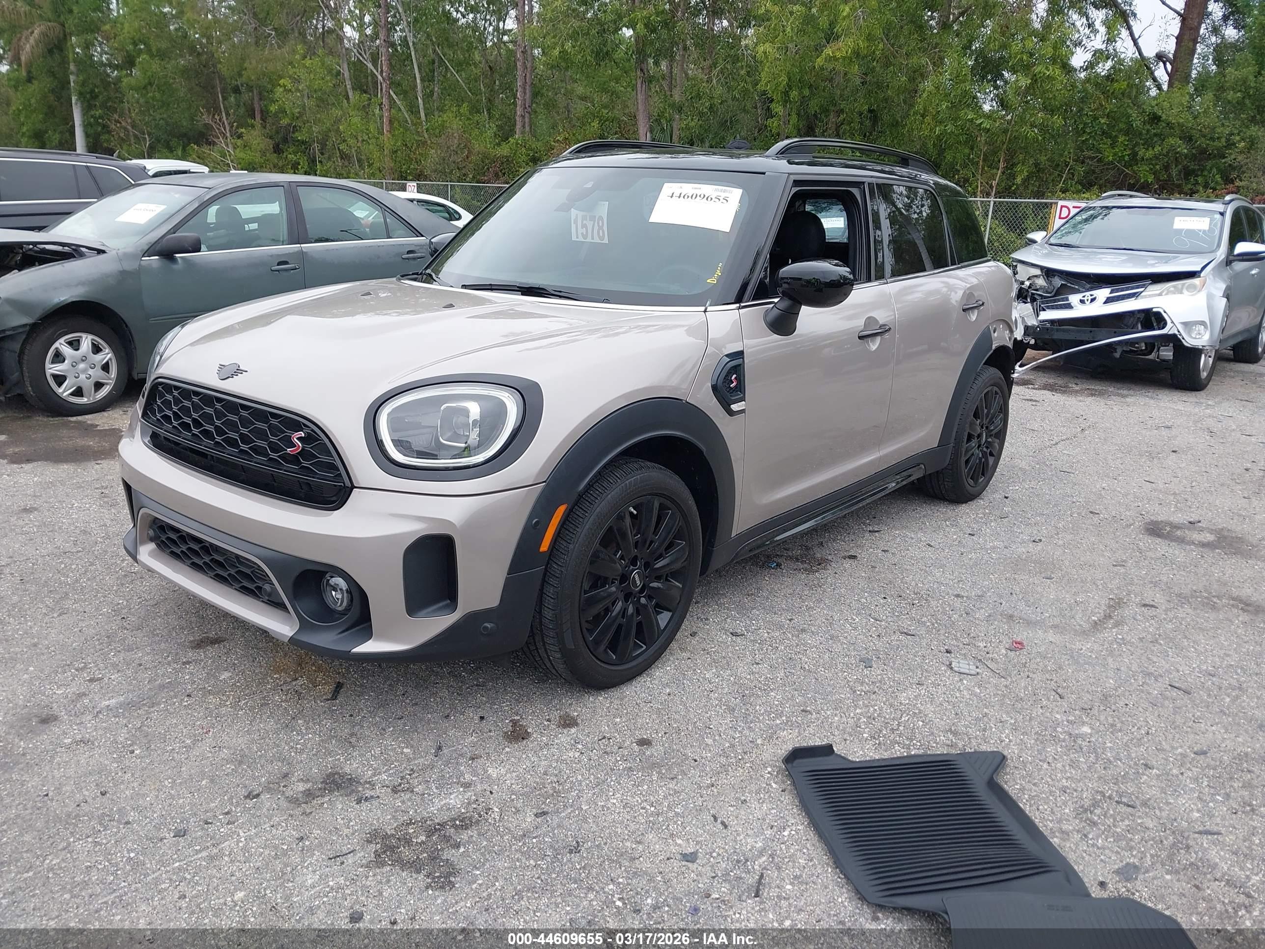 MINI COUNTRYMAN image 2