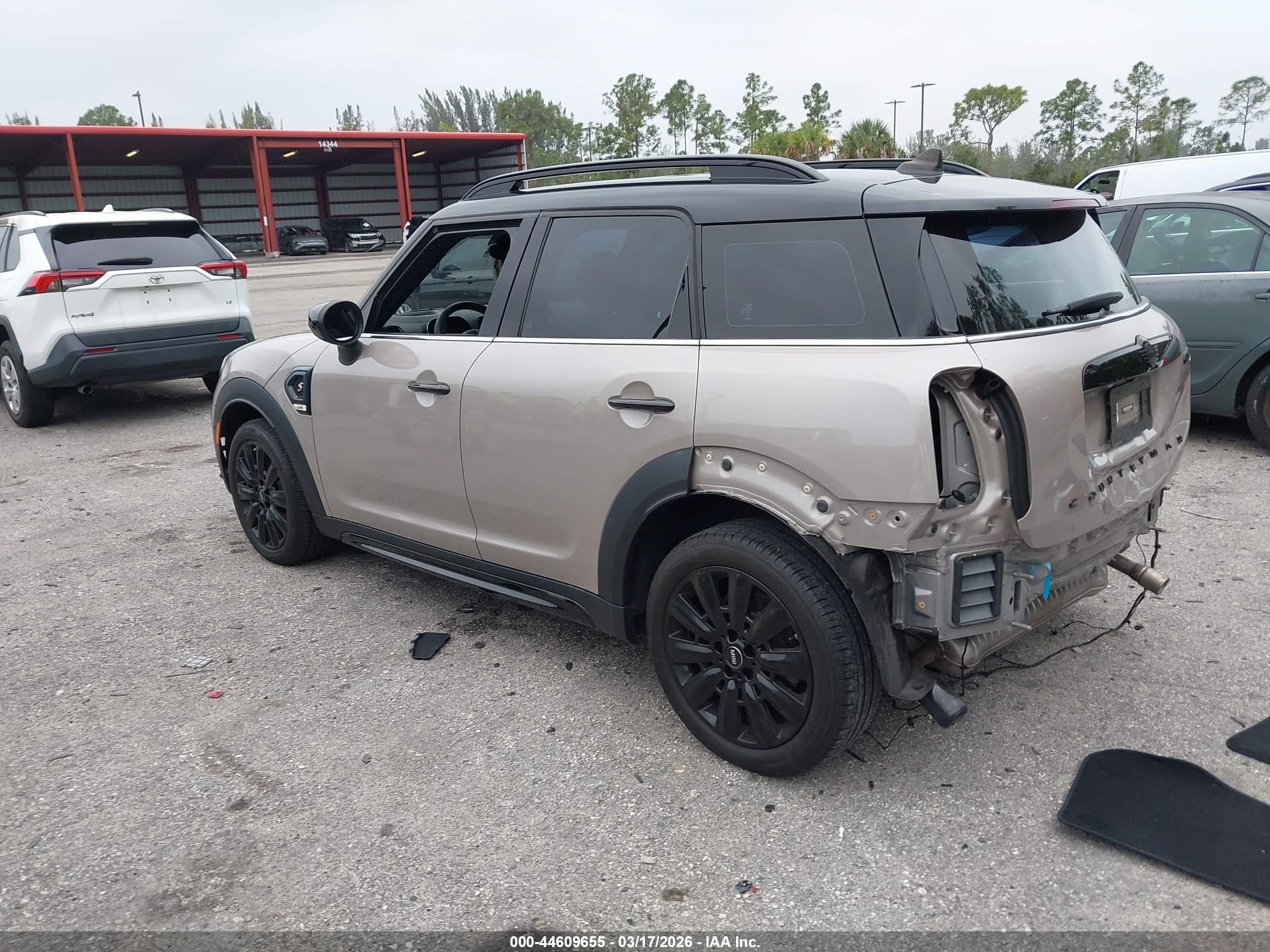 MINI COUNTRYMAN image 3
