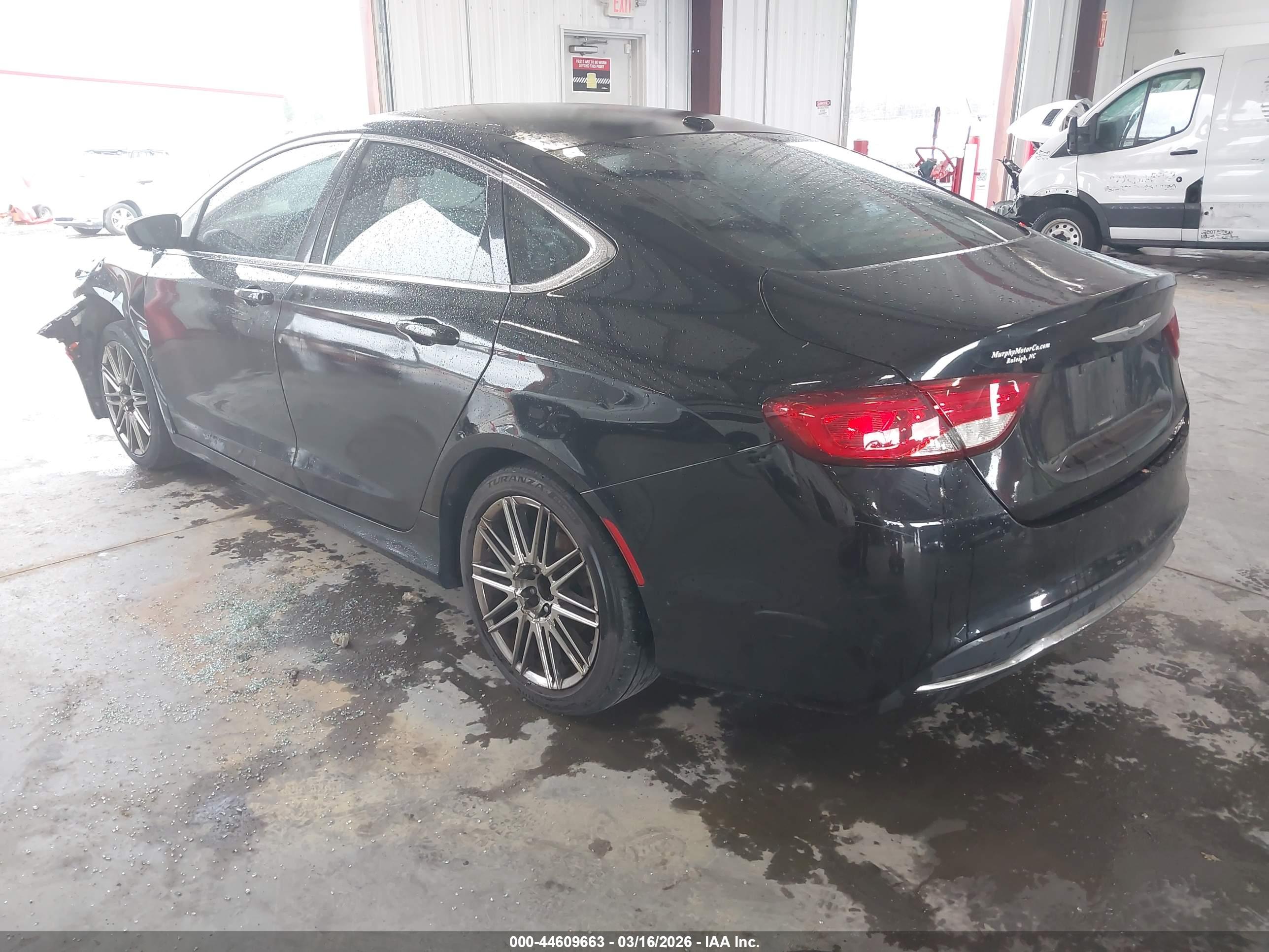 CHRYSLER 200 image 3
