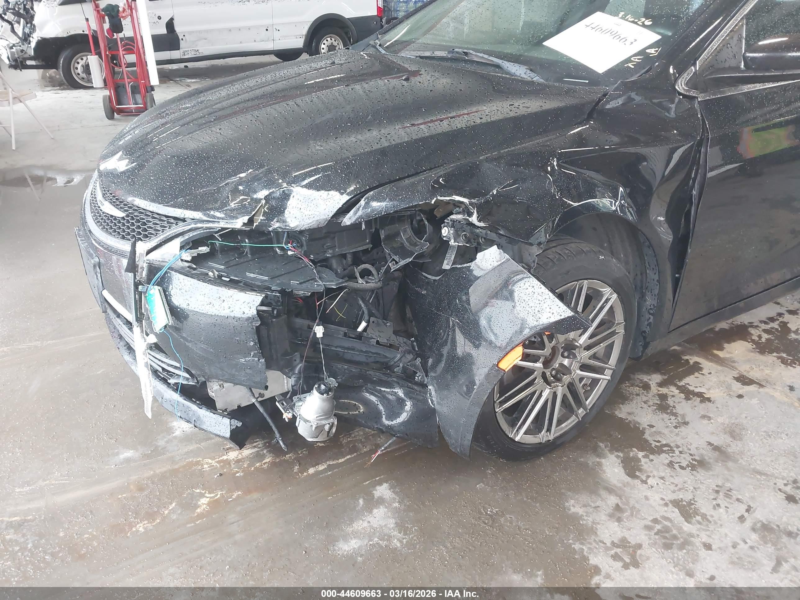 CHRYSLER 200 image 6