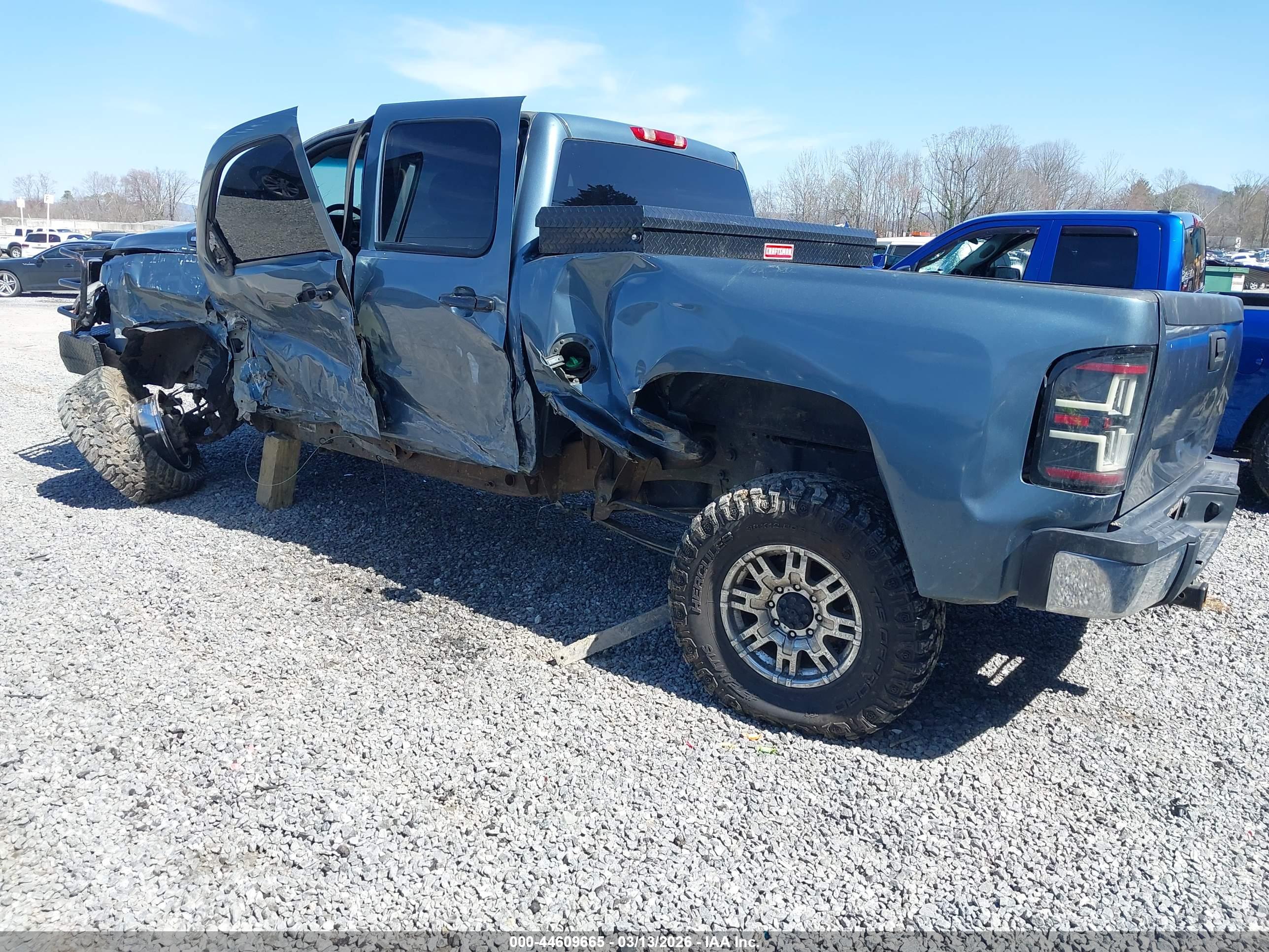 CHEVROLET SILVERADO image 3