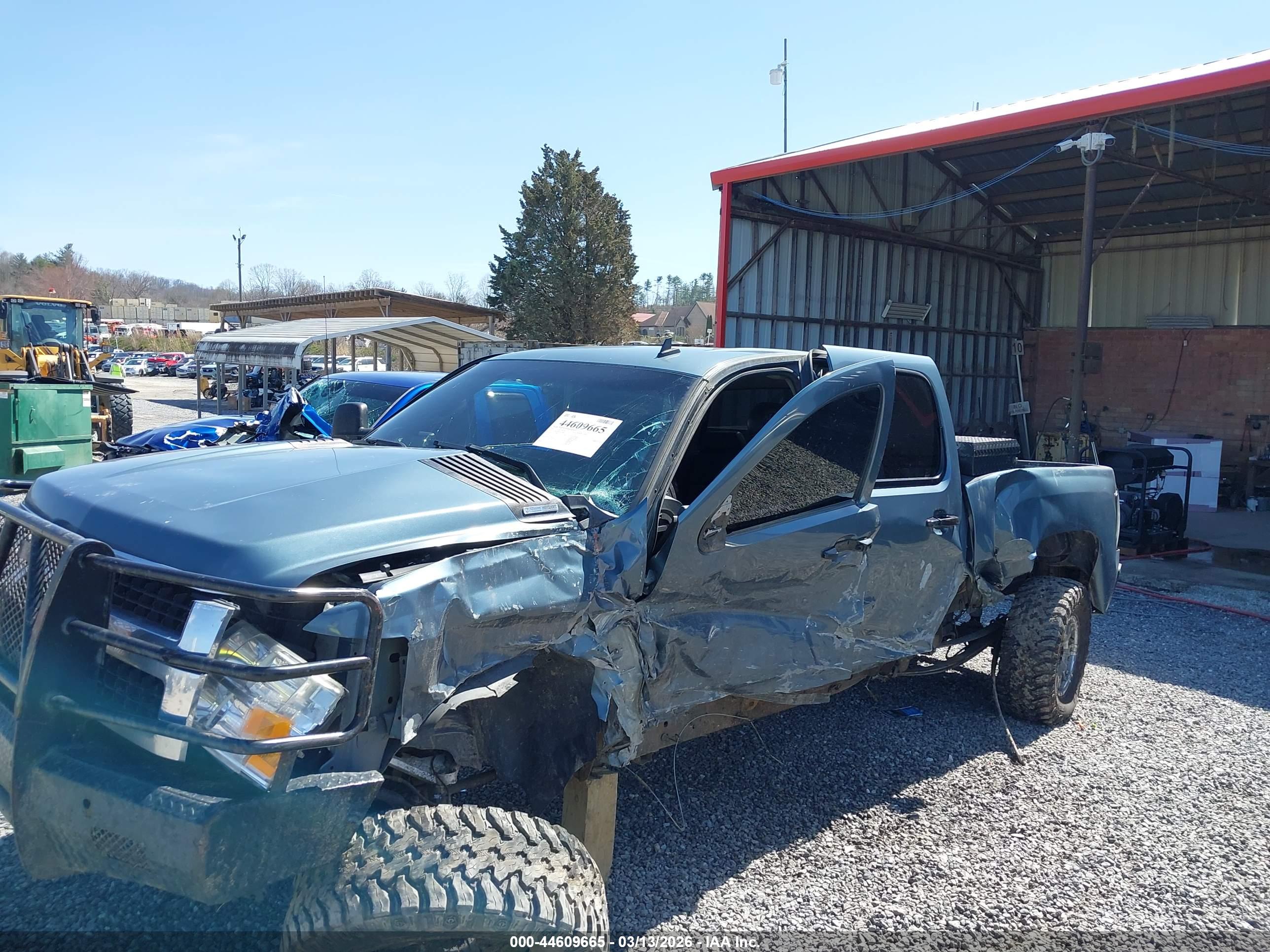 CHEVROLET SILVERADO image 6