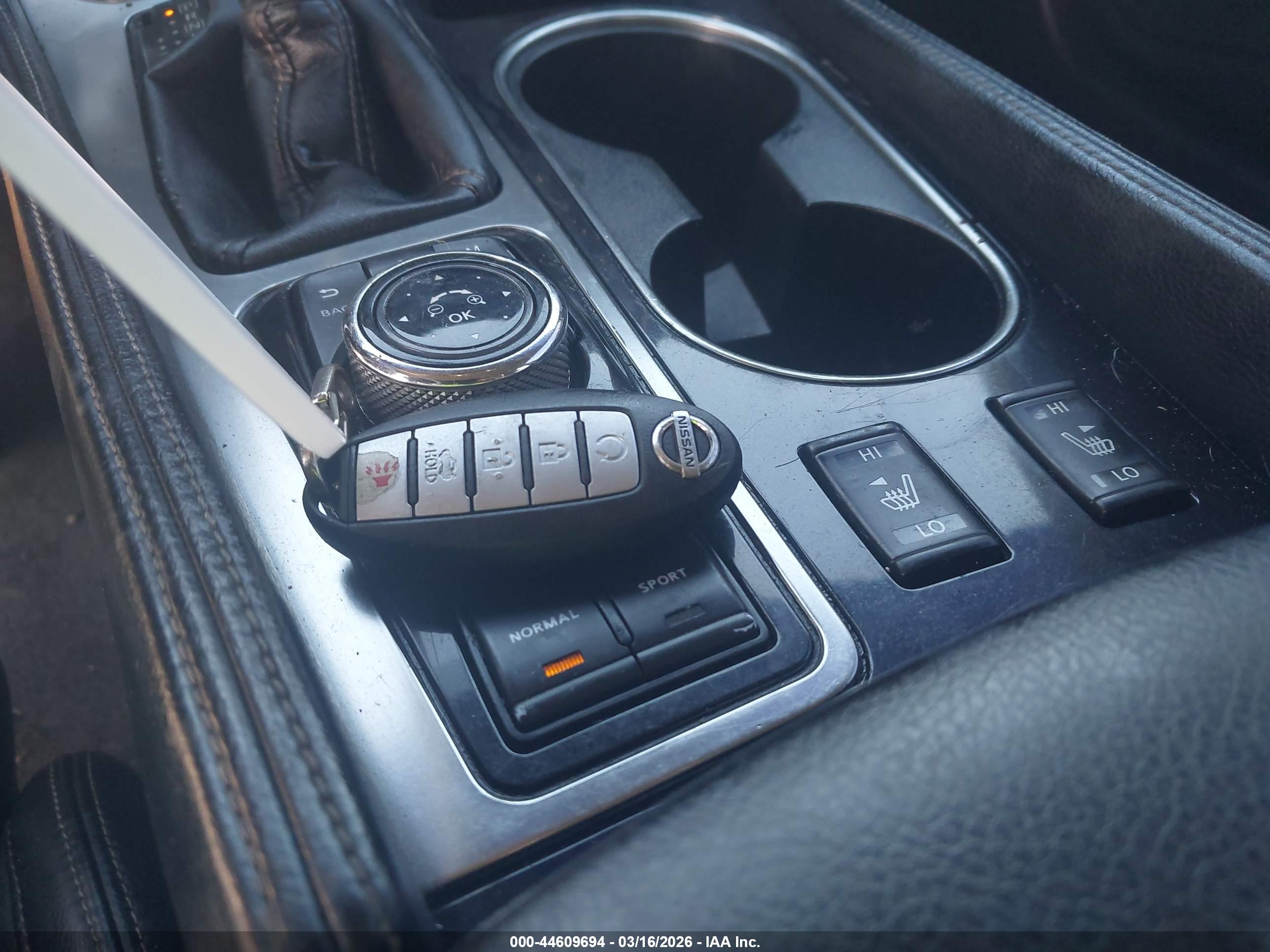 NISSAN MAXIMA image 11