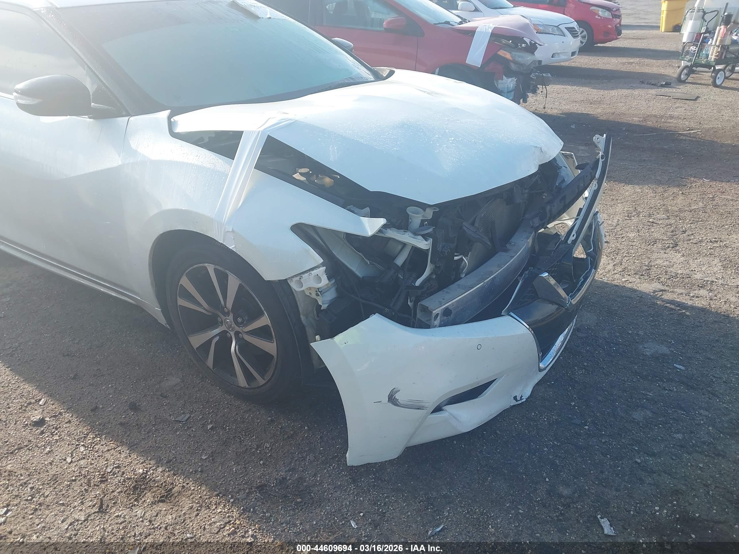 NISSAN MAXIMA image 6