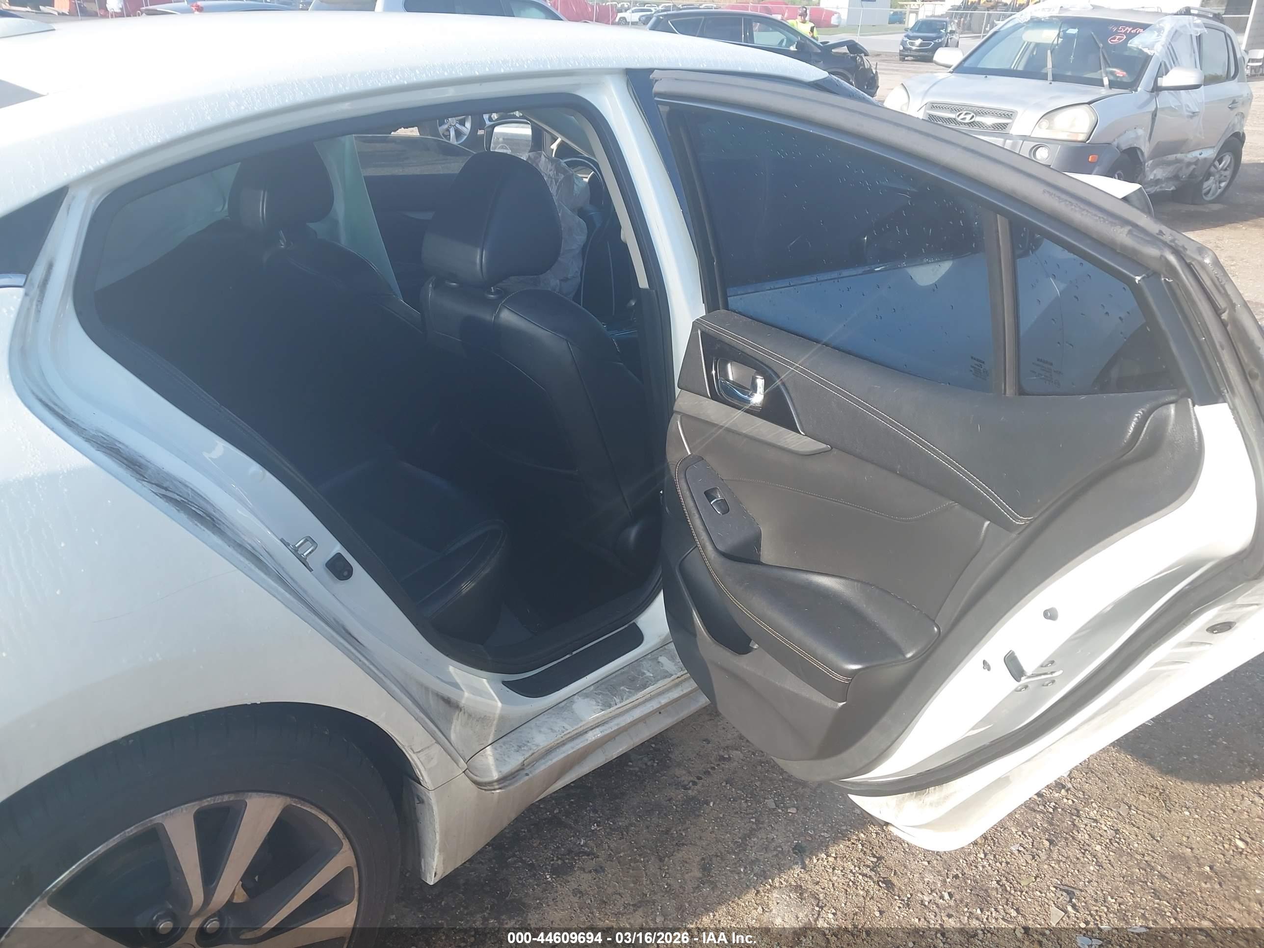 NISSAN MAXIMA image 8