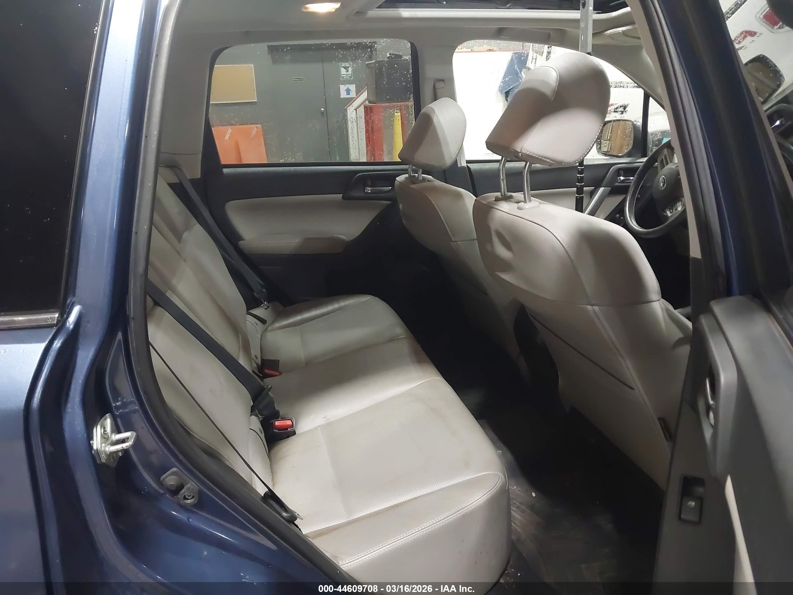 SUBARU FORESTER image 8