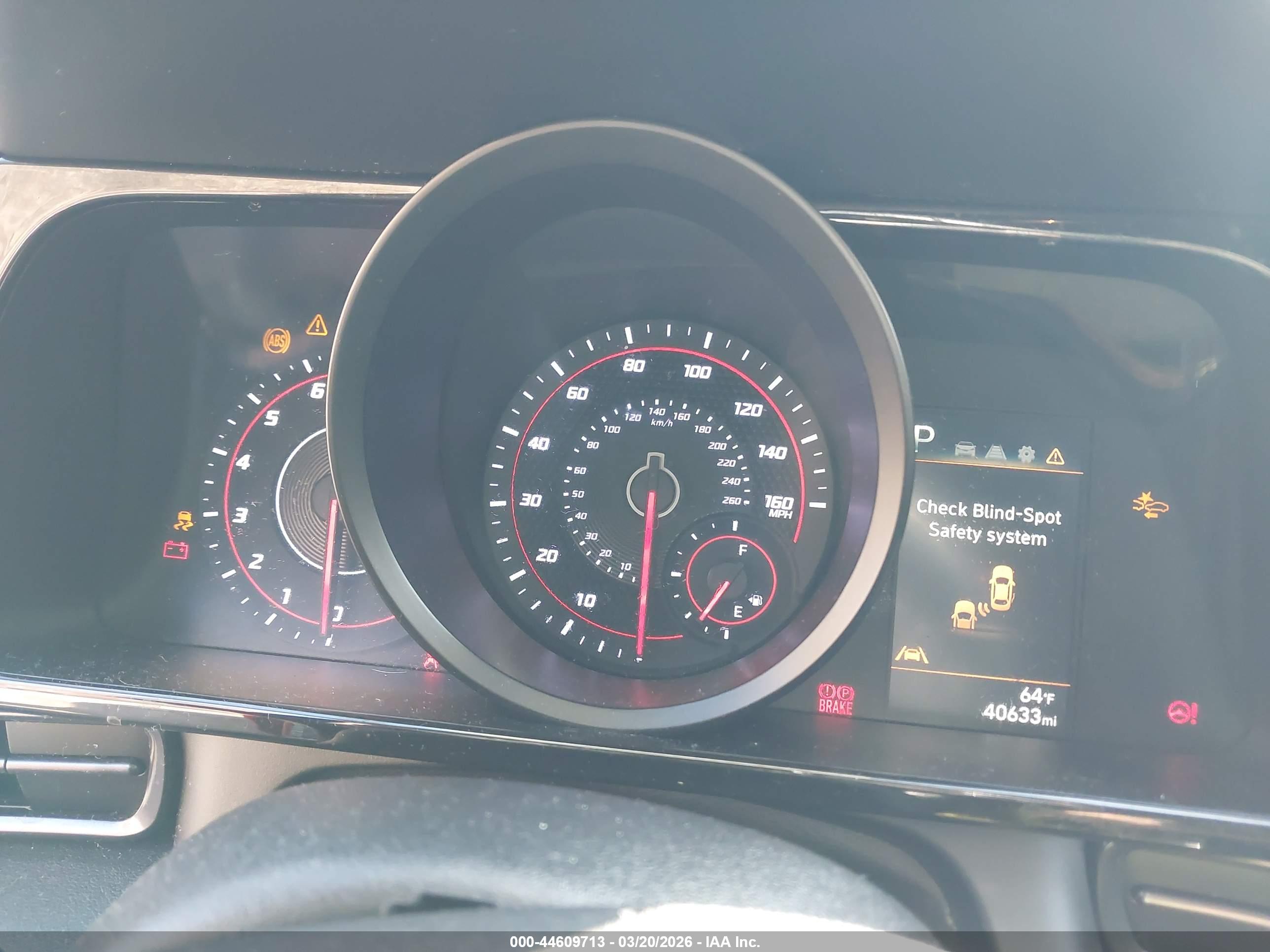 HYUNDAI ELANTRA image 7