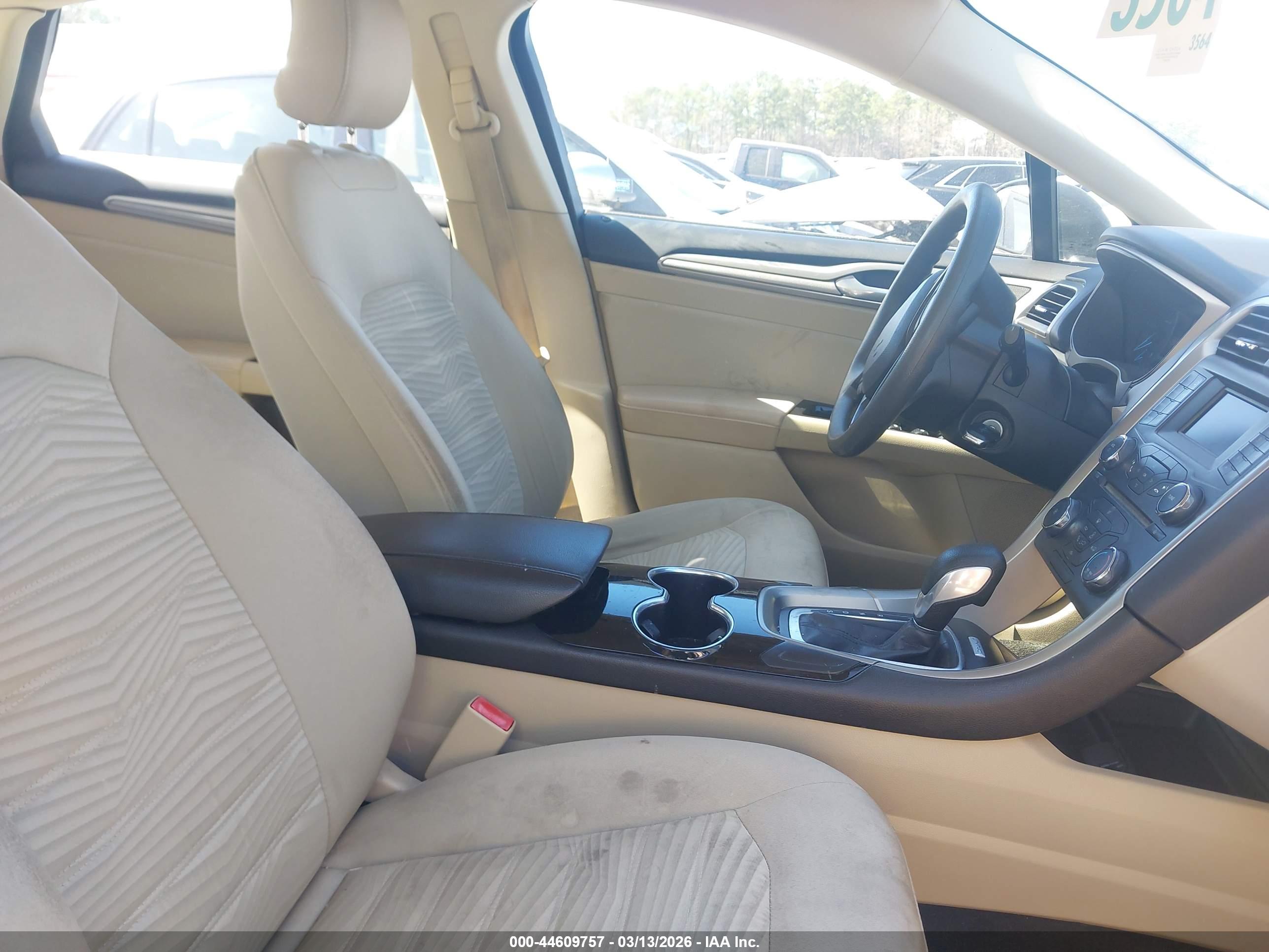 FORD FUSION image 5
