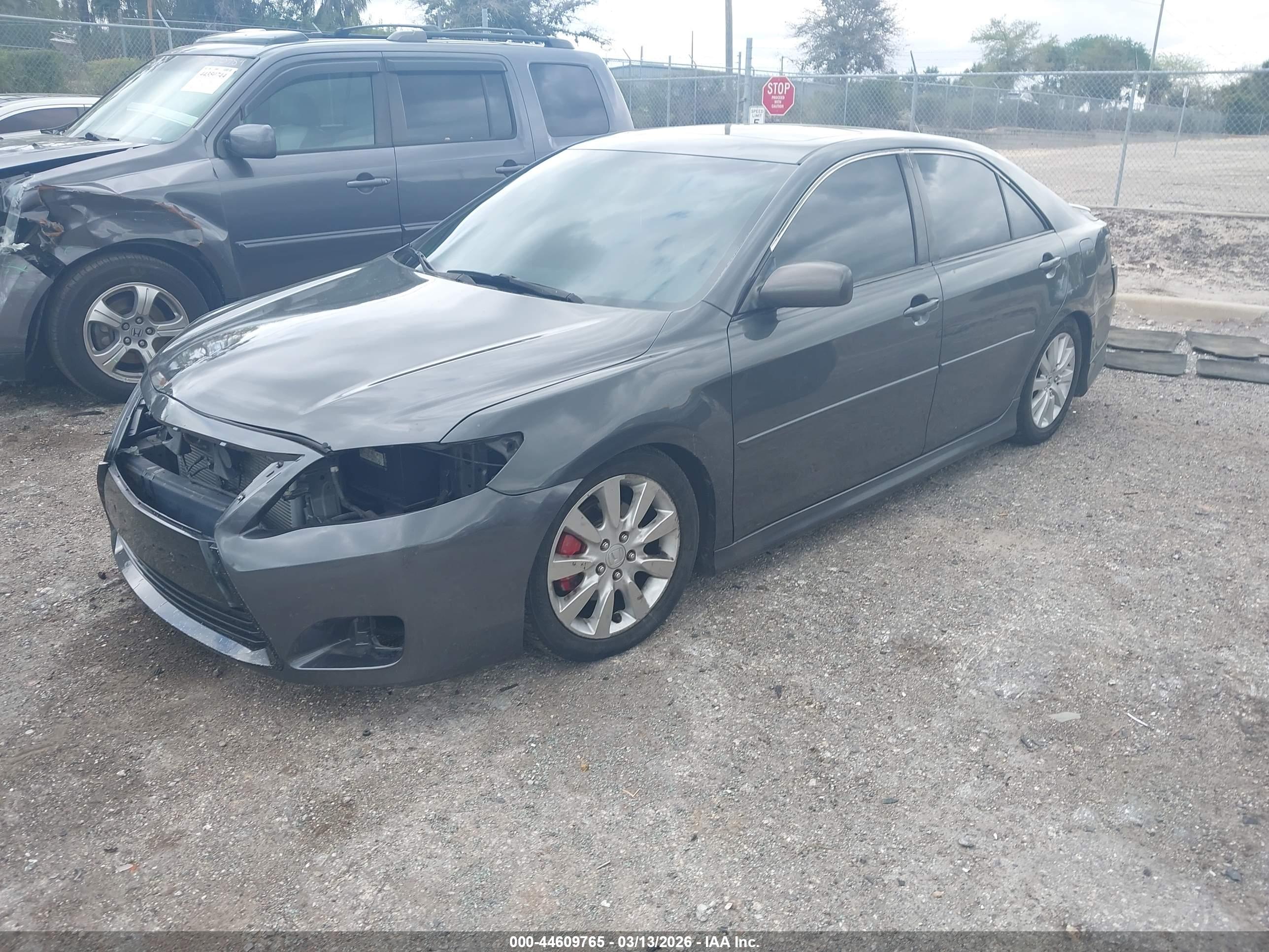 TOYOTA CAMRY image 2