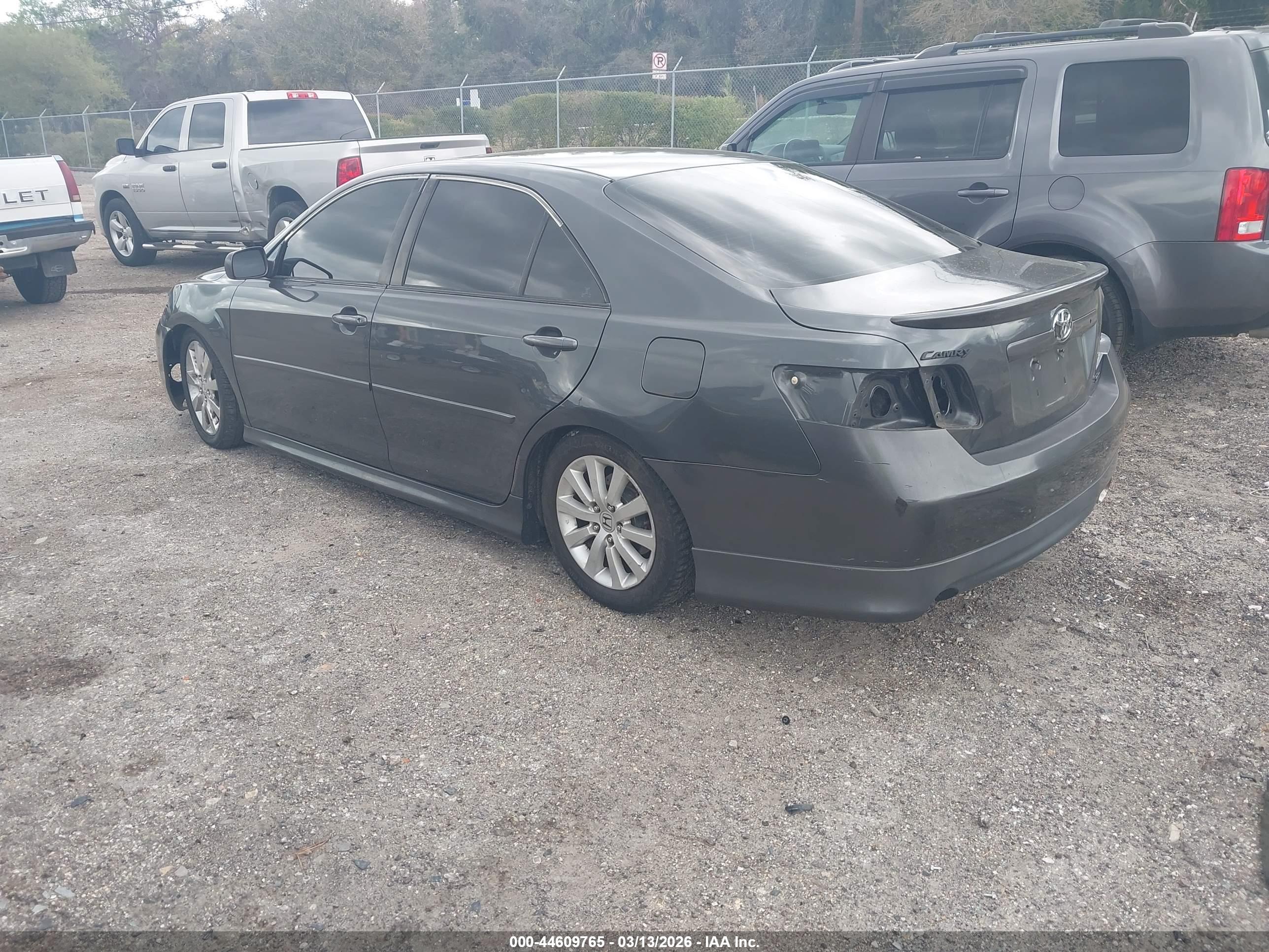 TOYOTA CAMRY image 3