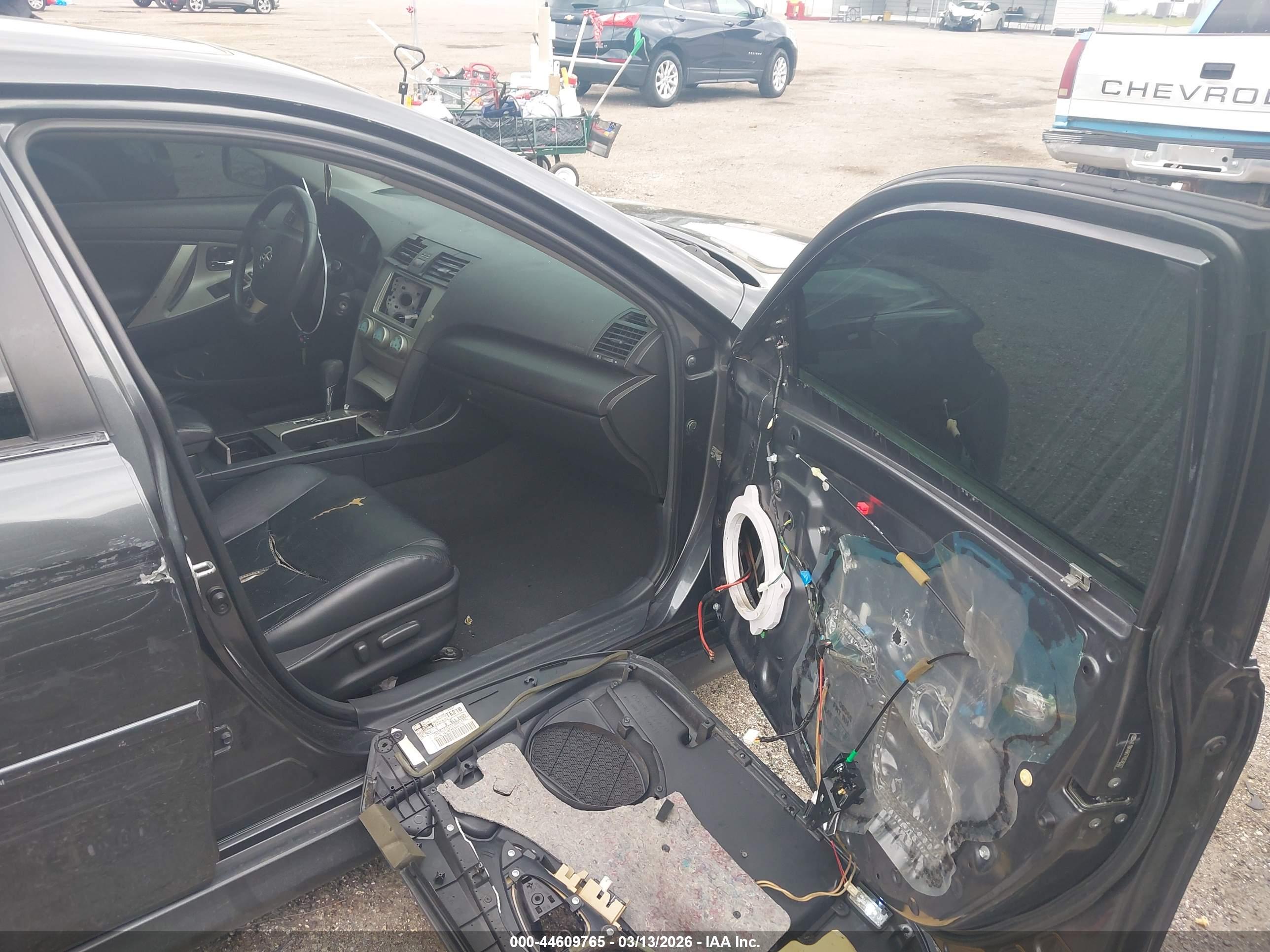 TOYOTA CAMRY image 5