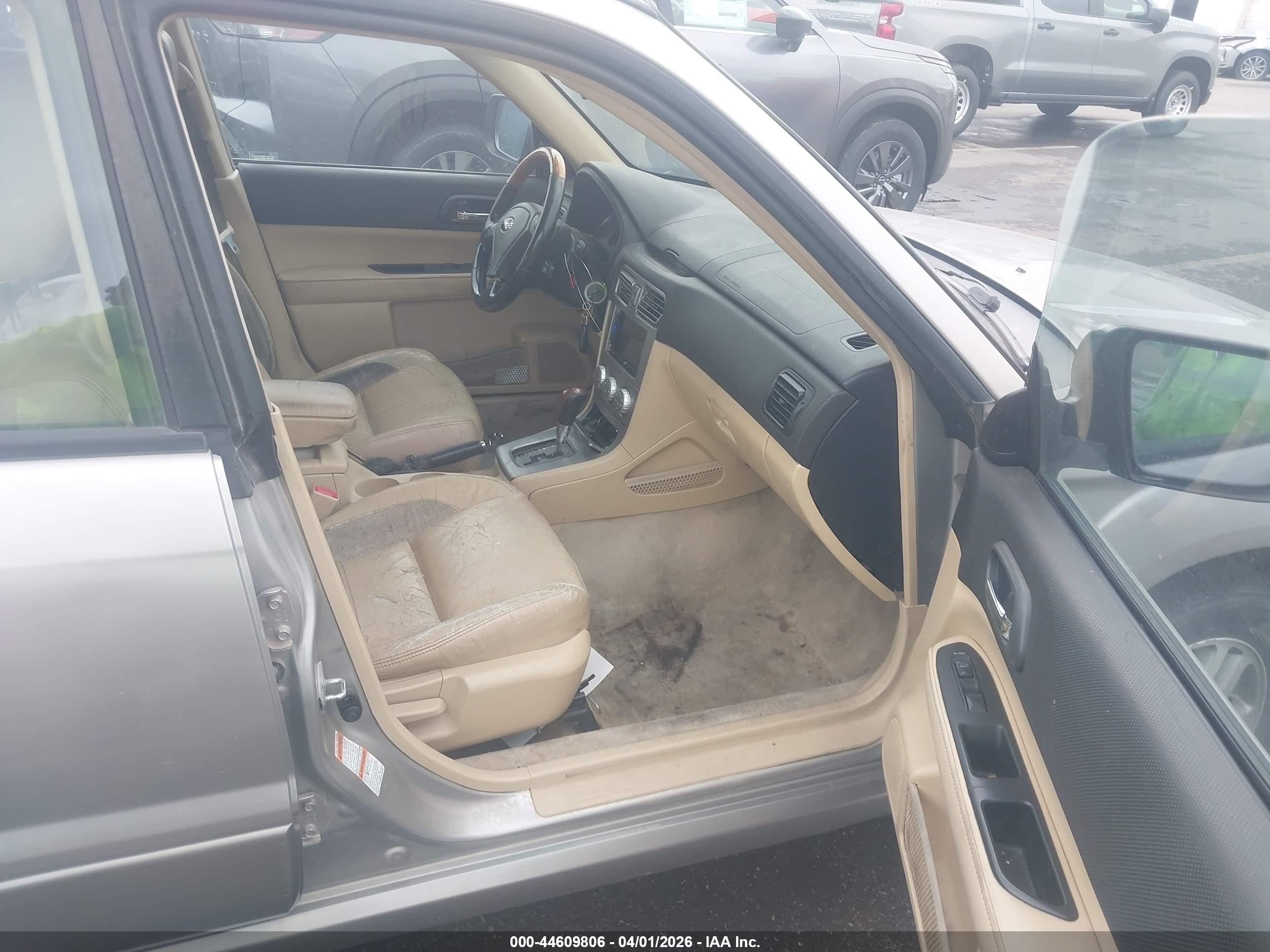 SUBARU FORESTER image 5