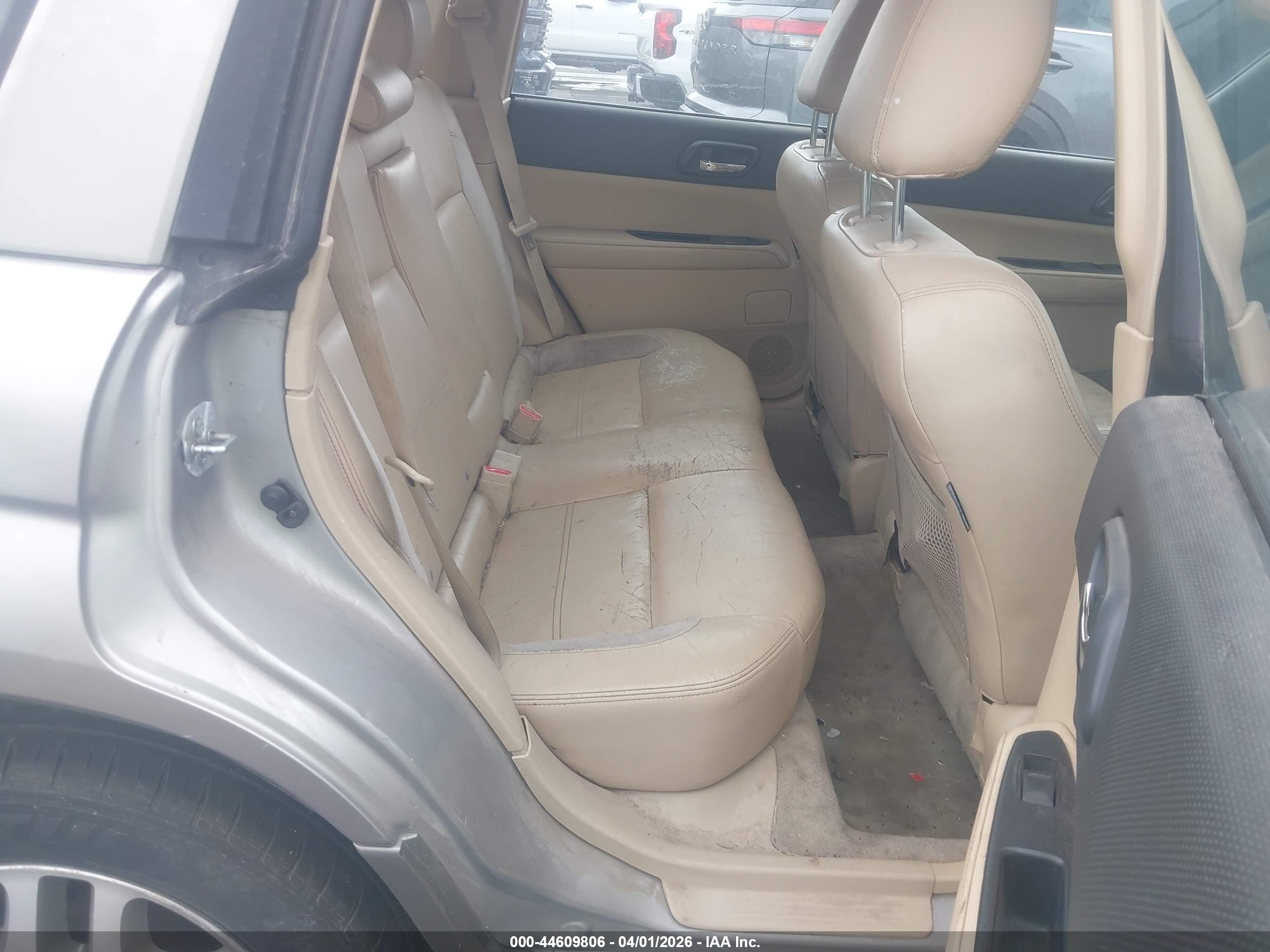 SUBARU FORESTER image 8