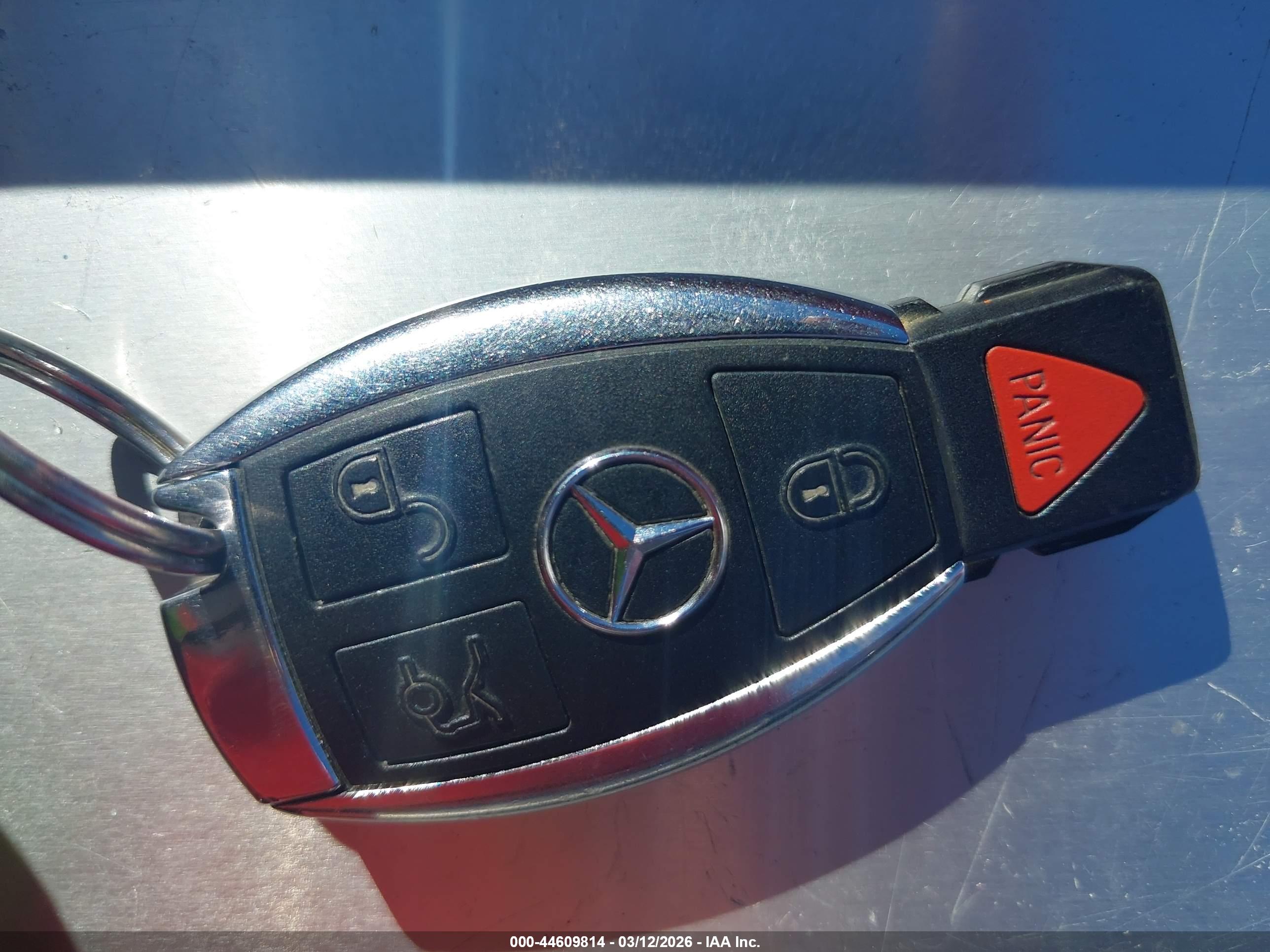 MERCEDES-BENZ E image 11