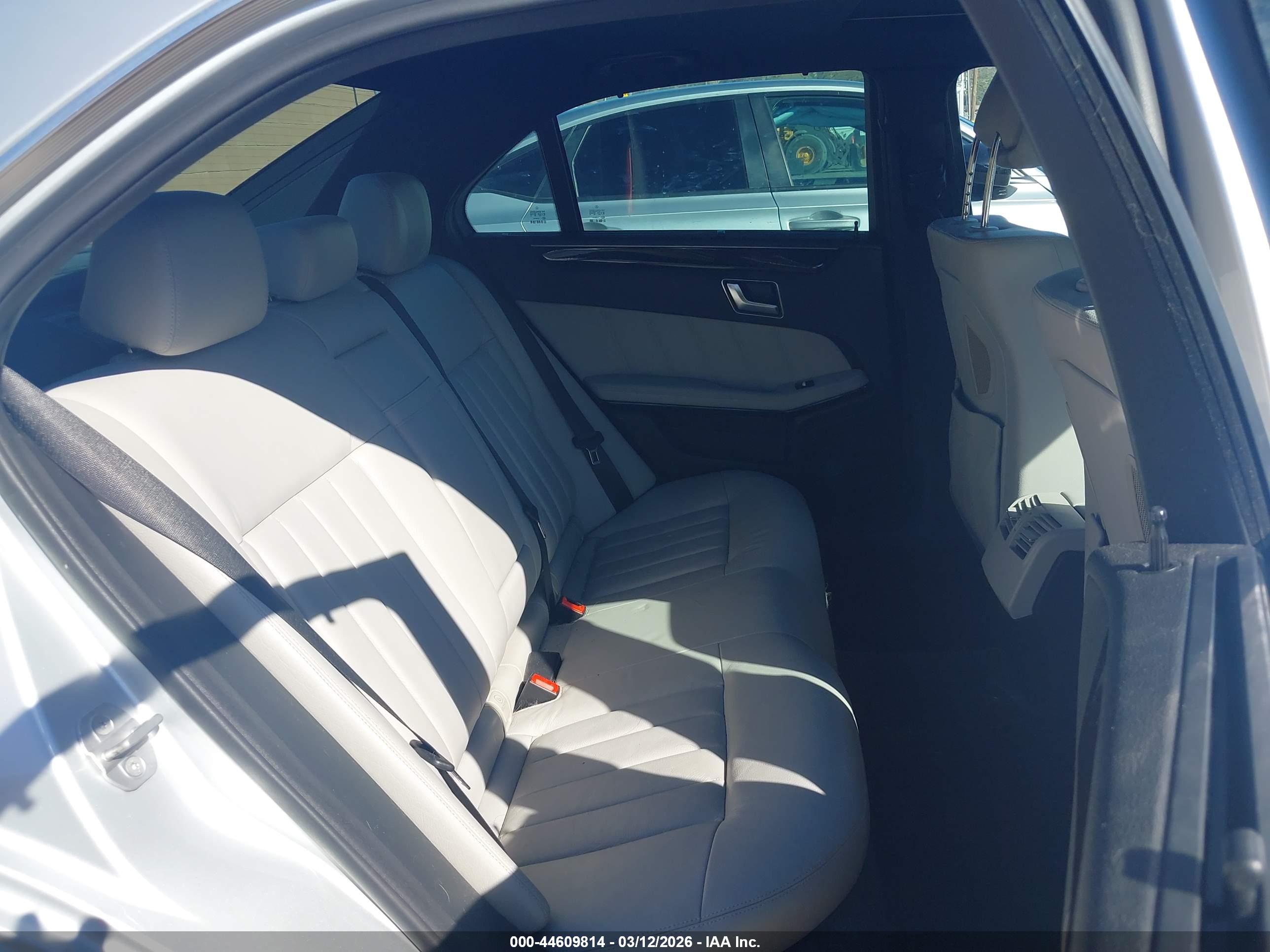MERCEDES-BENZ E image 8
