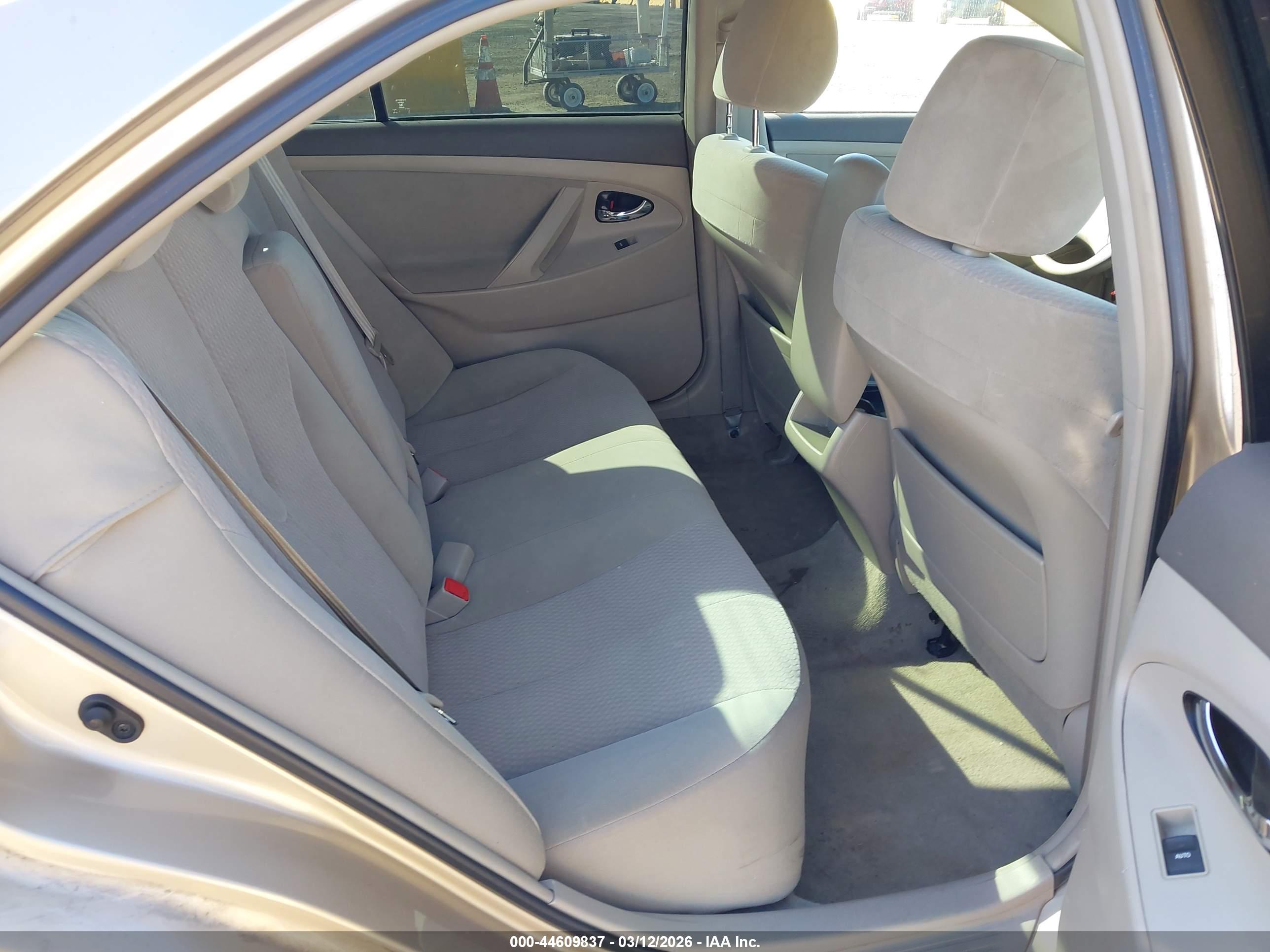 TOYOTA CAMRY image 8