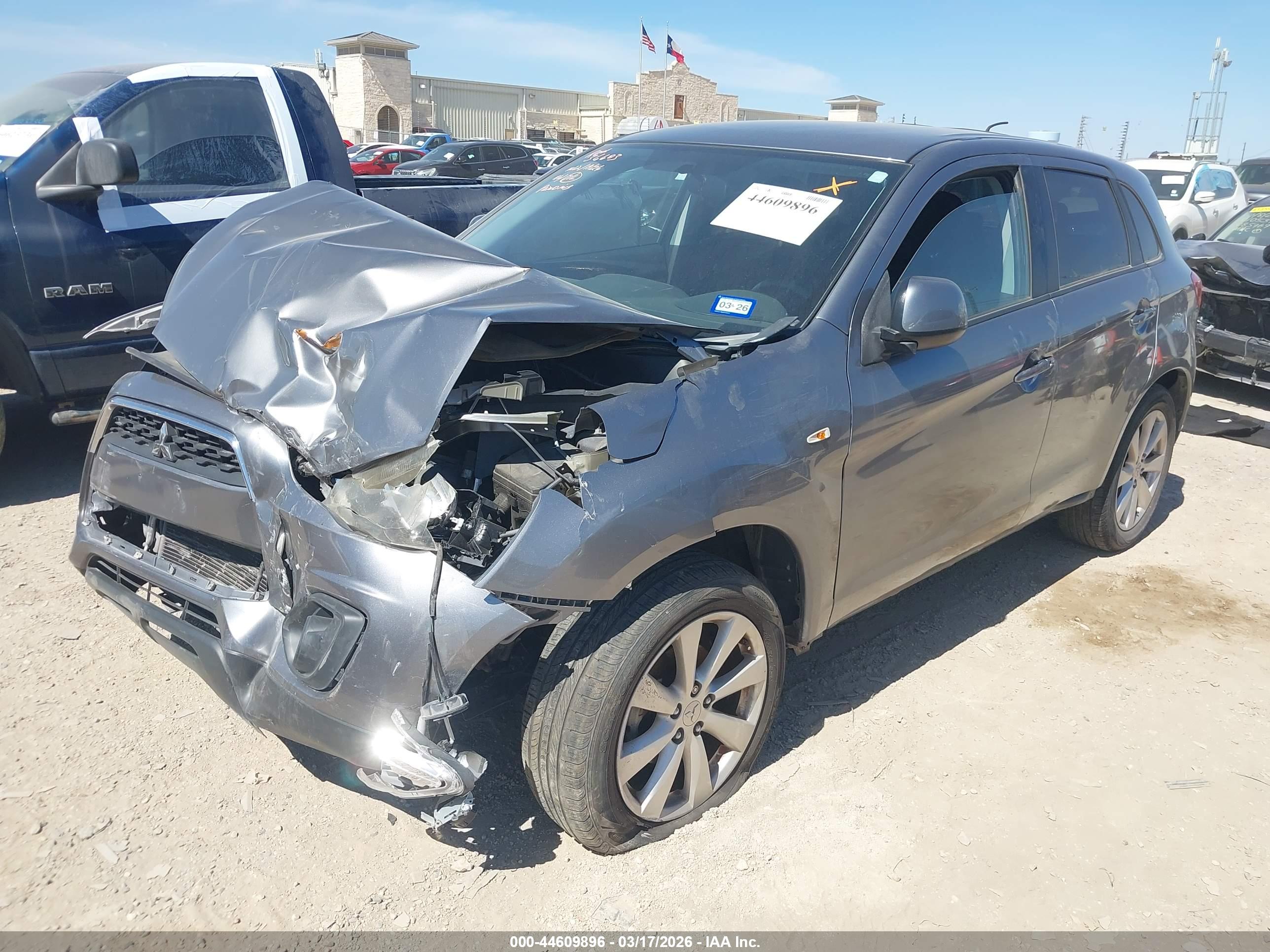 MITSUBISHI OUTLANDER image 2
