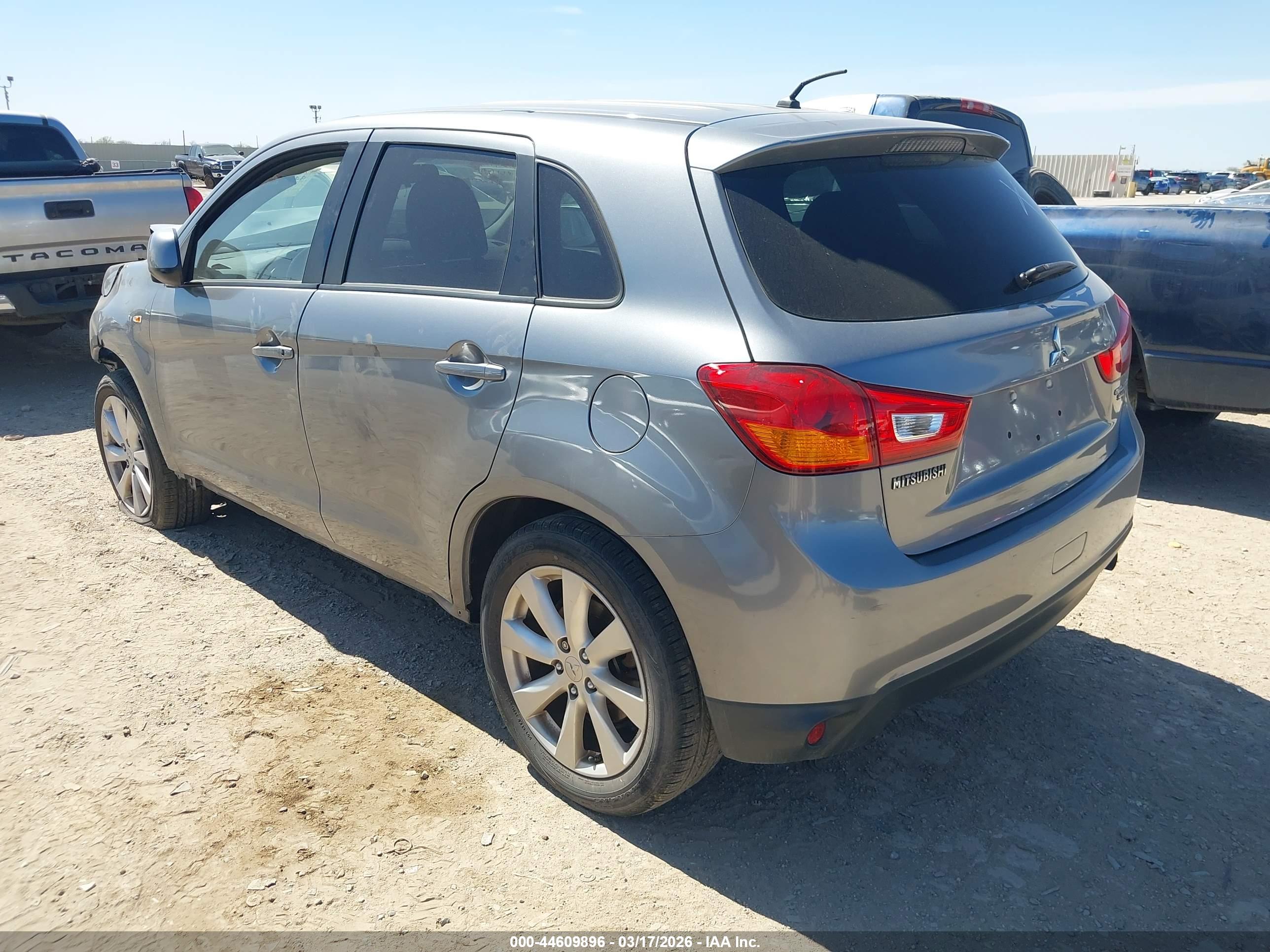 MITSUBISHI OUTLANDER image 3