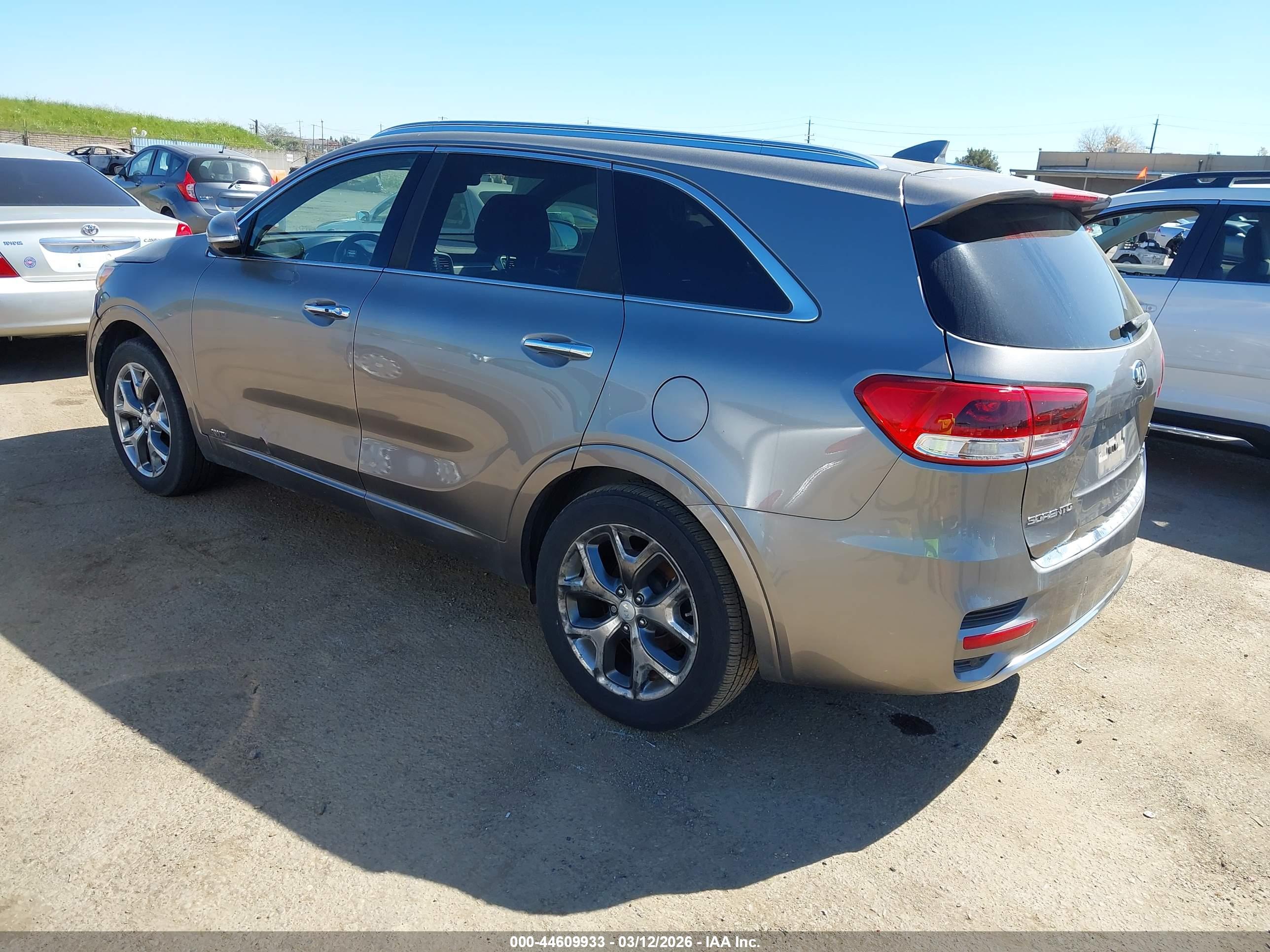 KIA SORENTO image 3