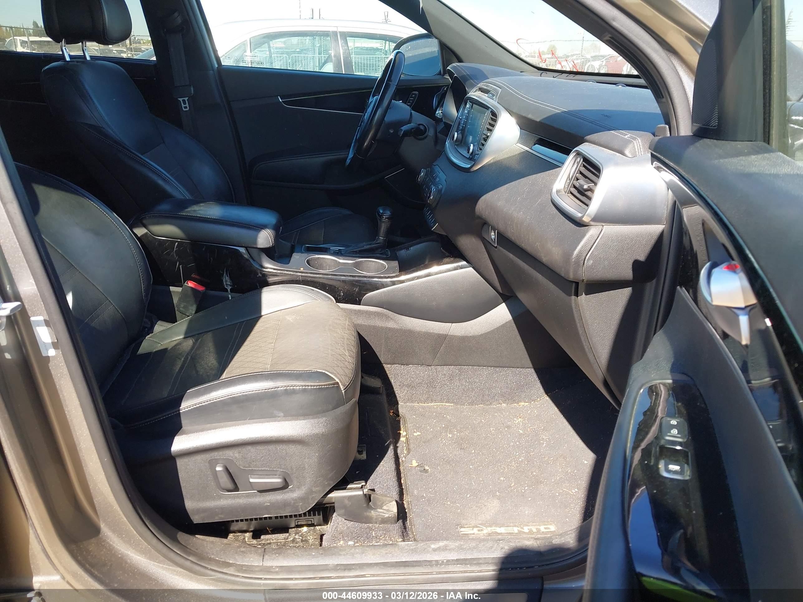 KIA SORENTO image 5