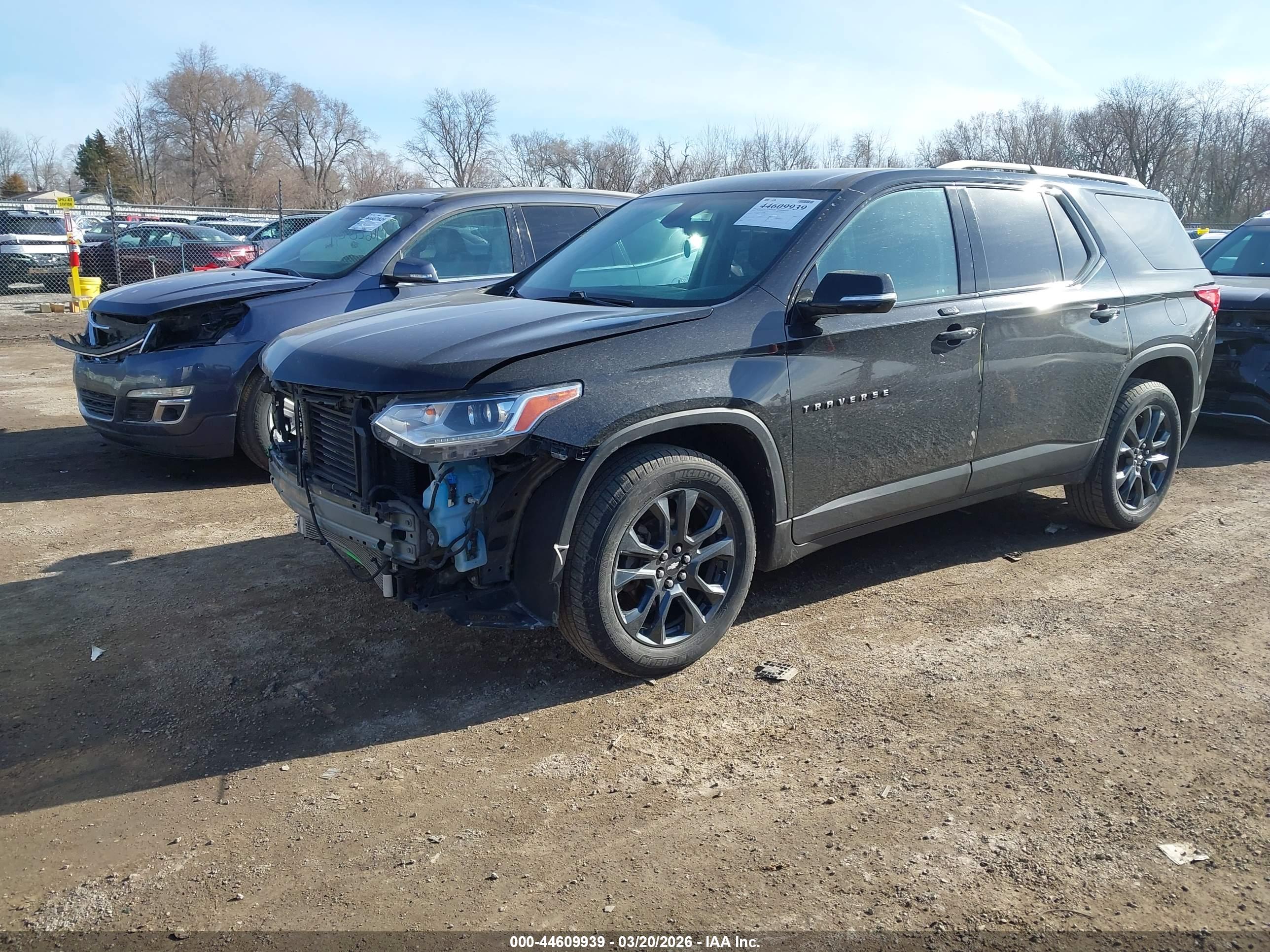 CHEVROLET TRAVERSE image 2